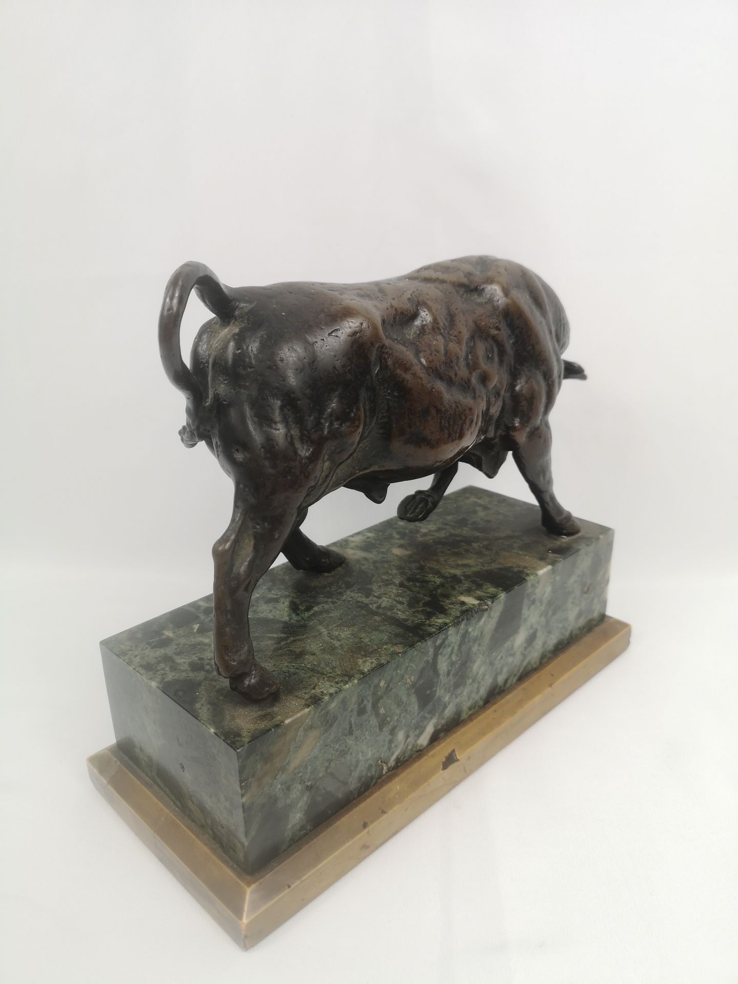 Bronze bull on marble base - Image 4 of 4