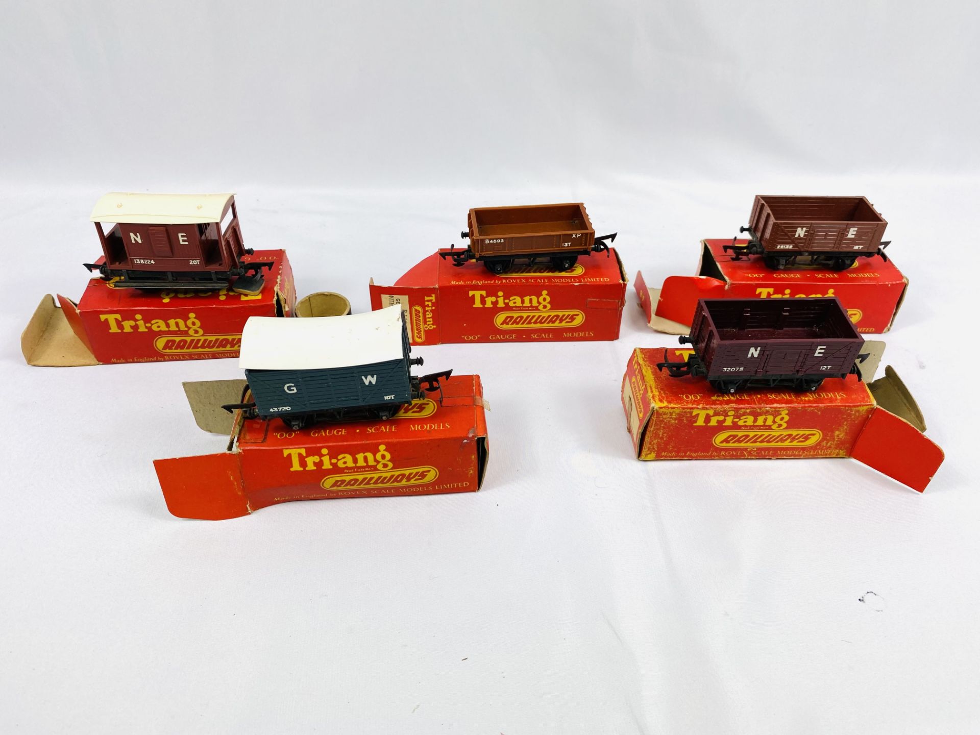 Quantity of Triang railways OO gauge including Royal Mail coach set - Image 6 of 6