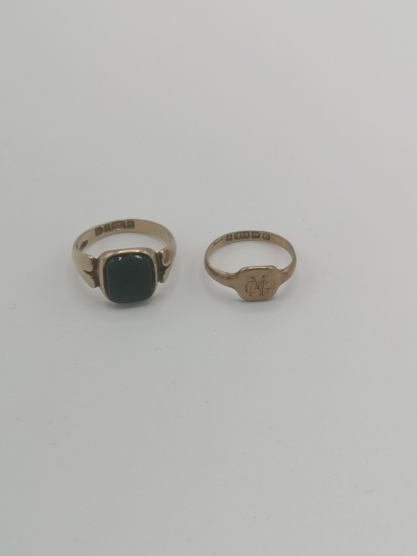 Two 9ct gold signet rings - Image 2 of 4