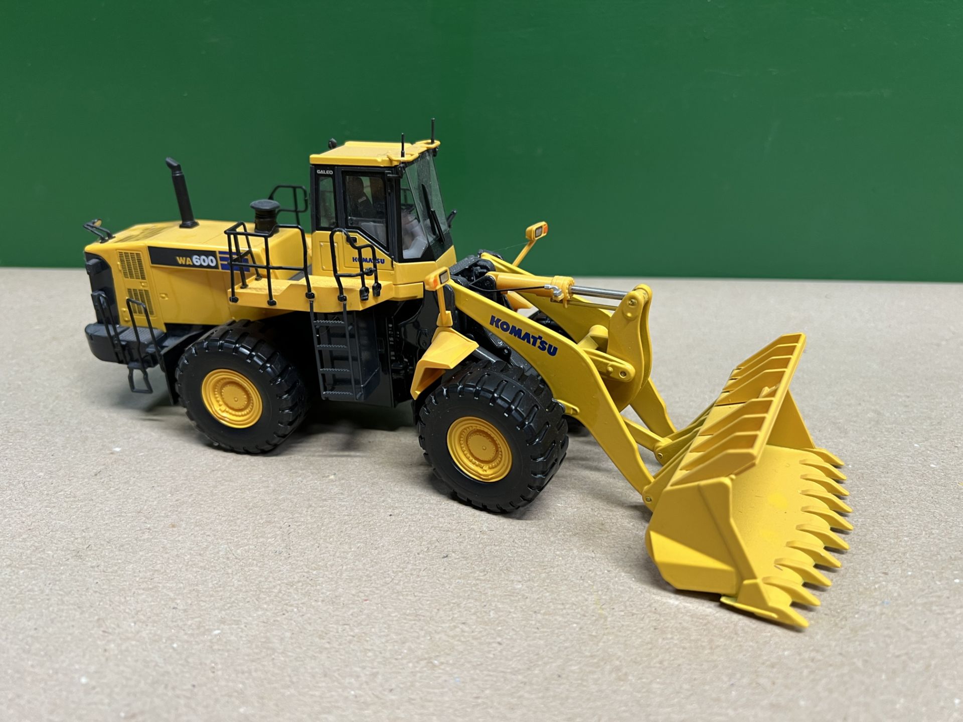 Komatsu WA600 Loading Shovel