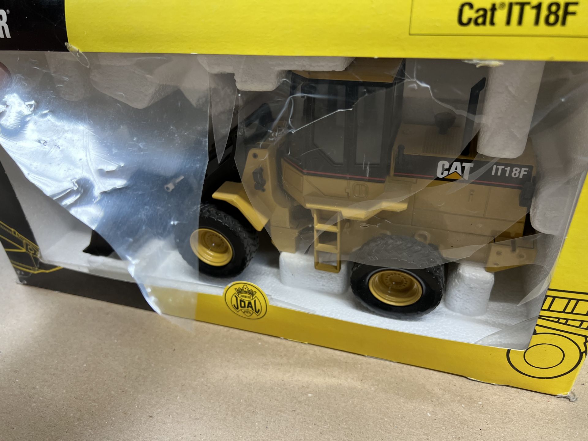 Caterpillar IT18F Loading Shovel - Image 5 of 5