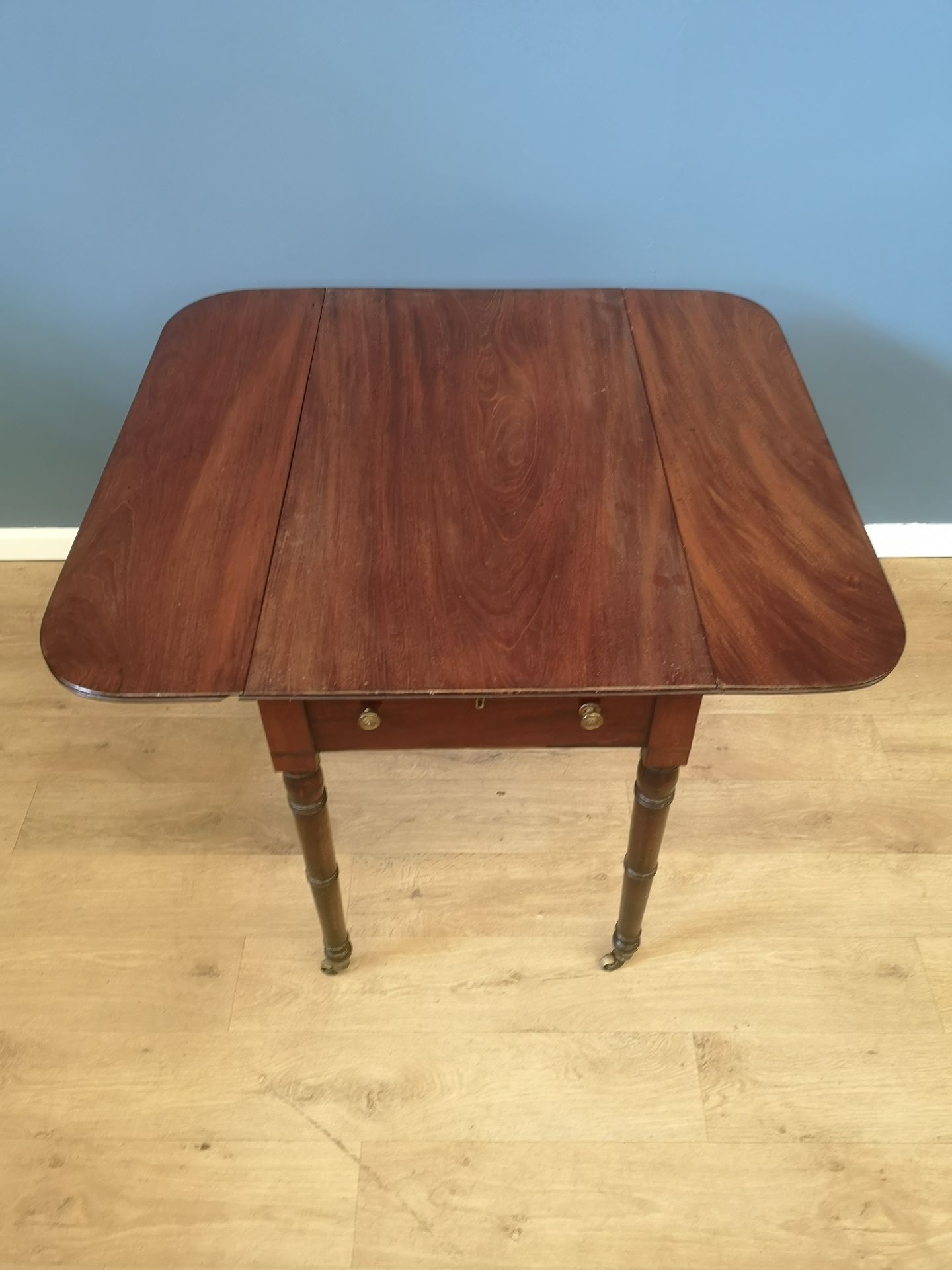 Victorian mahogany drop leaf table