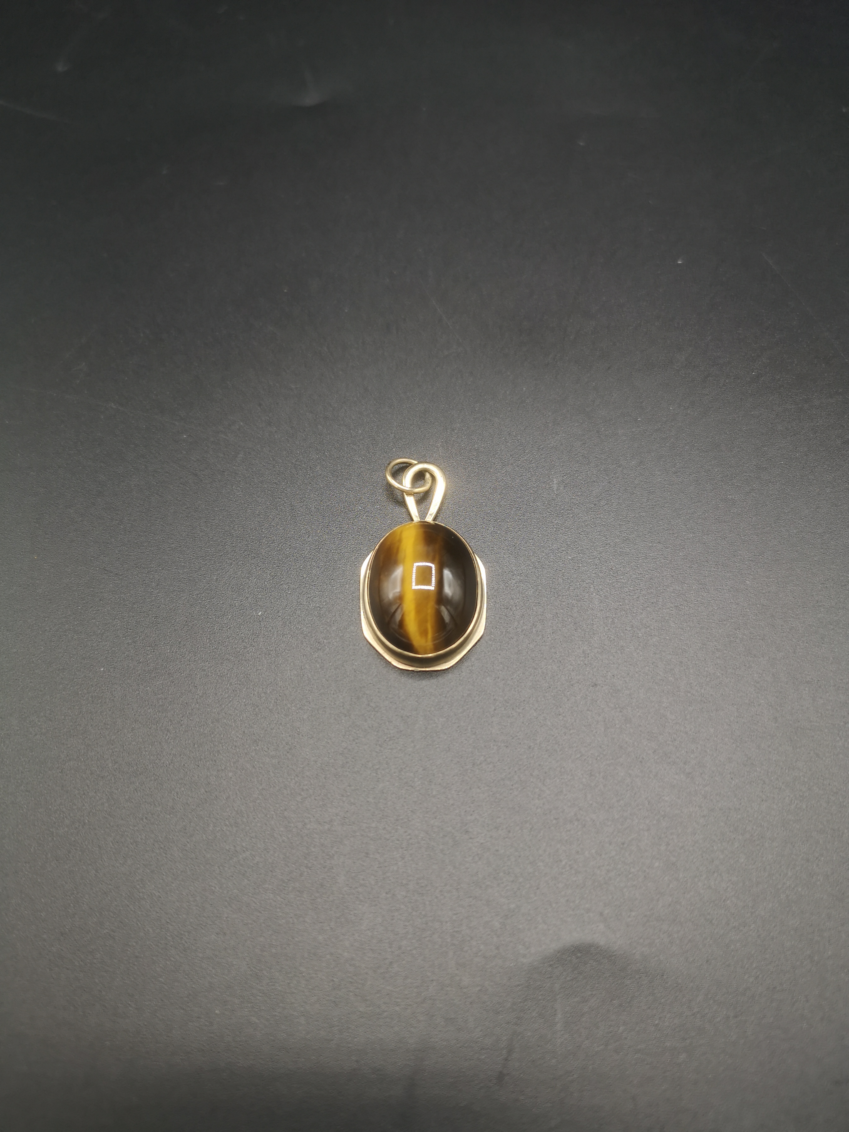 9ct gold pendant set with a tiger's eye - Image 2 of 5