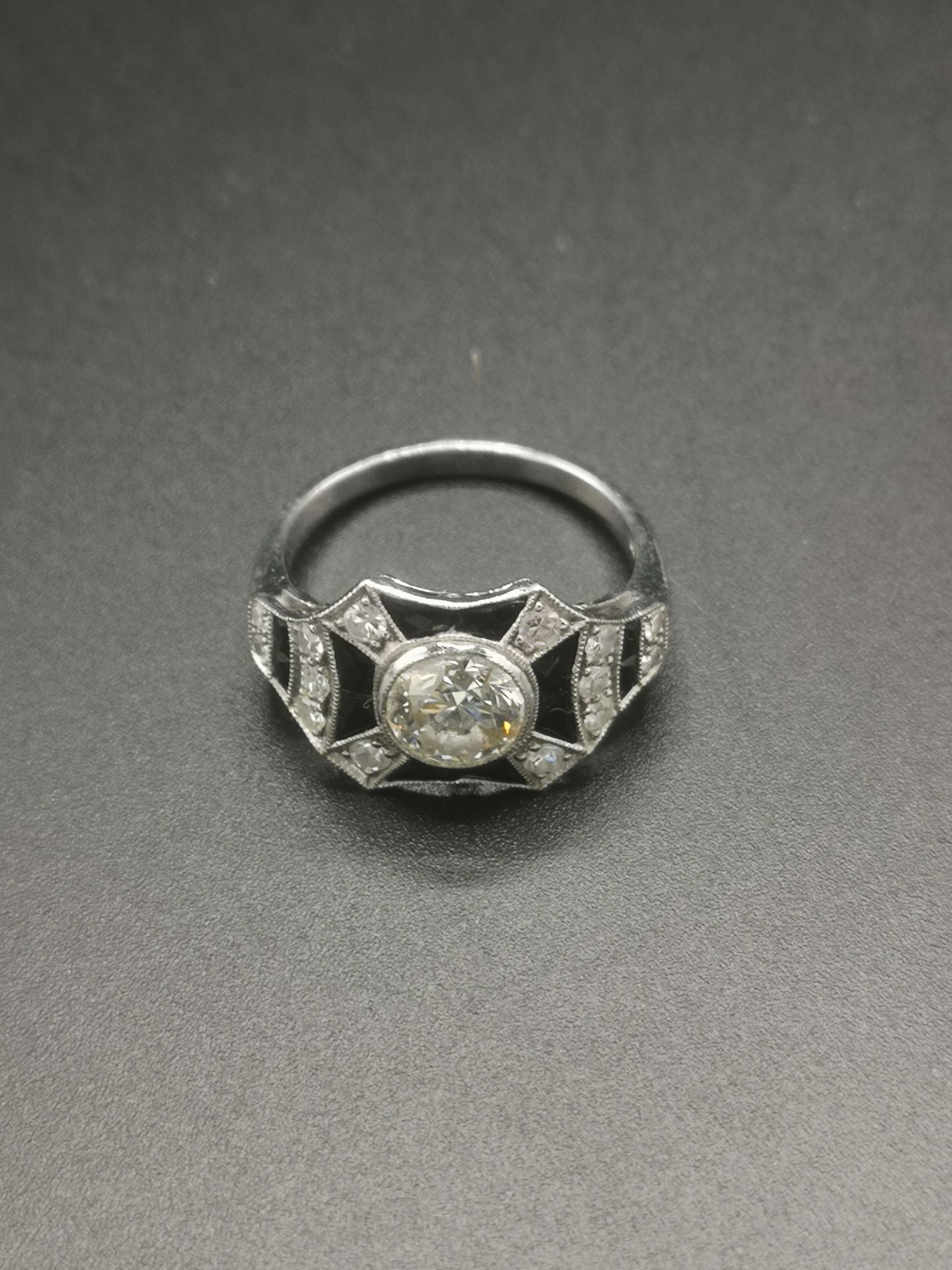 18ct white gold, diamond and black onyx ring