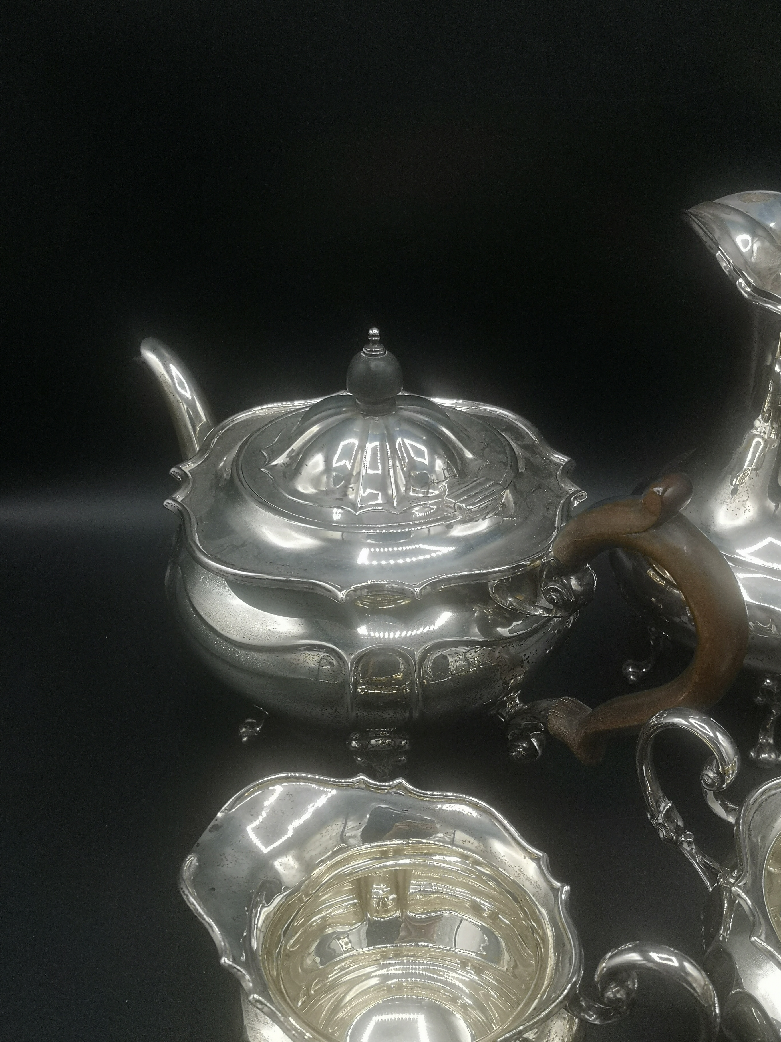 Goldsmith and Silversmiths silver tea set with matching coffee pot - Image 4 of 7