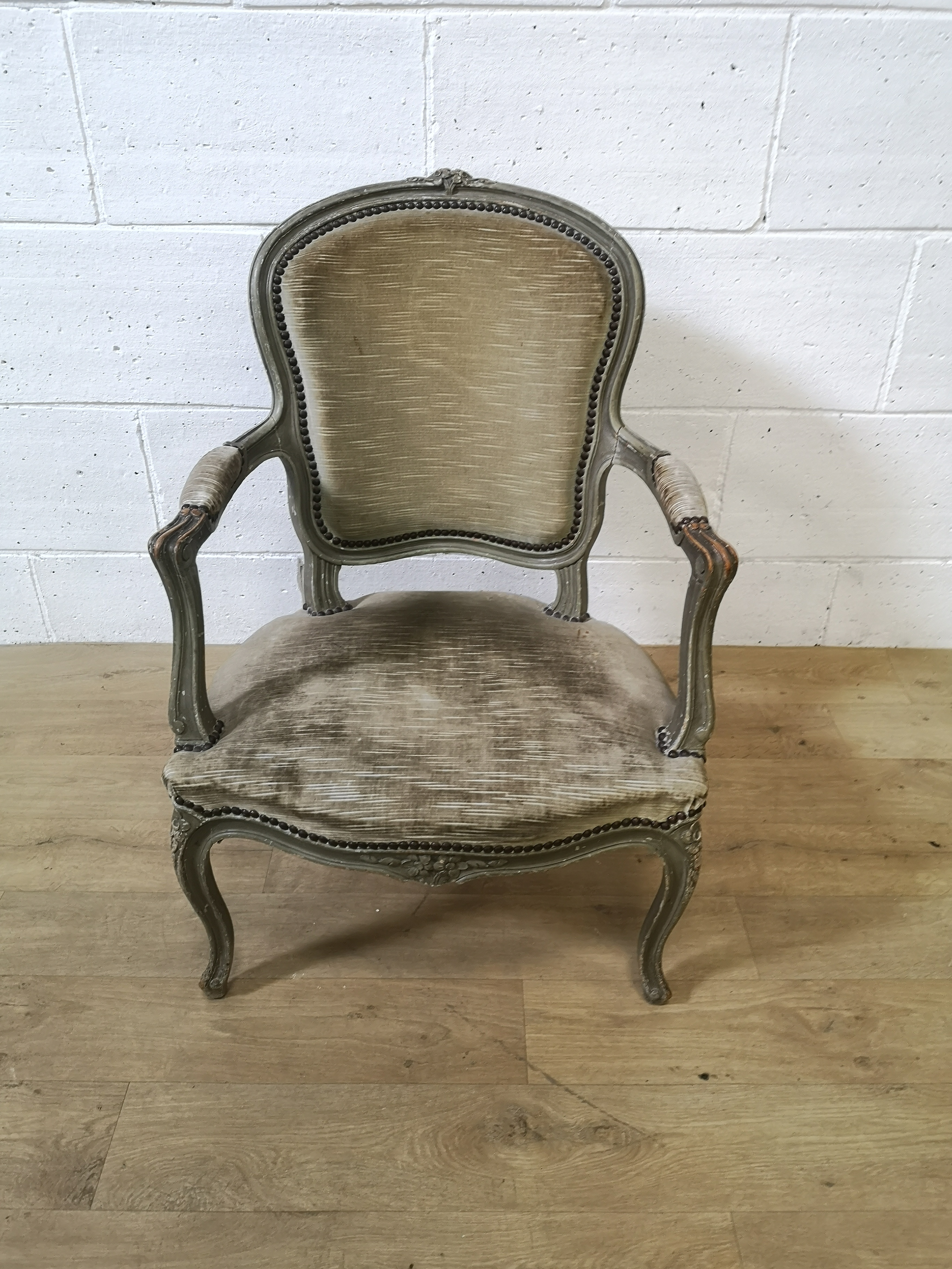 Pair of French painted Louis XIV open upholstered salon chairs - Image 3 of 6