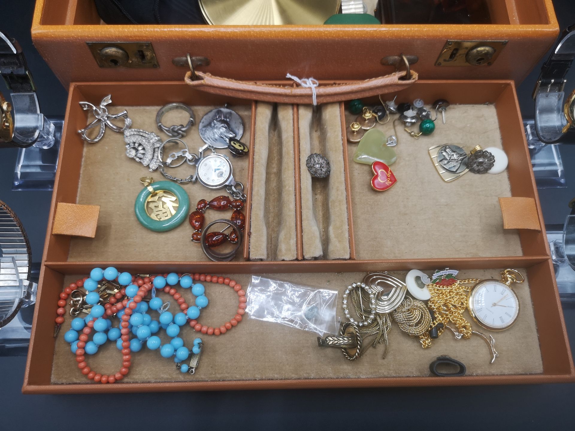 Leather jewellery box containing a quantity of costume jewellery - Image 4 of 5