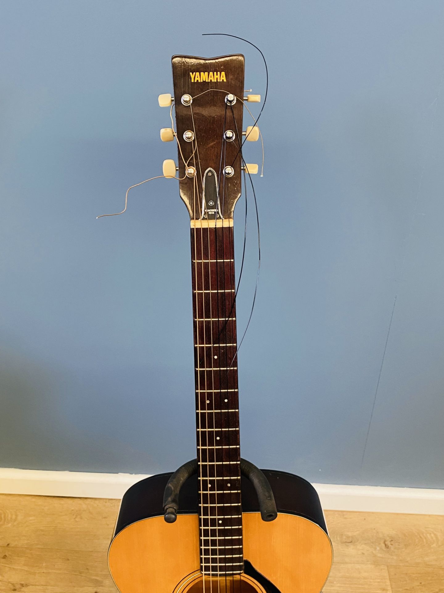 Yamaha FG-10 acoustic guitar in case - Image 4 of 4