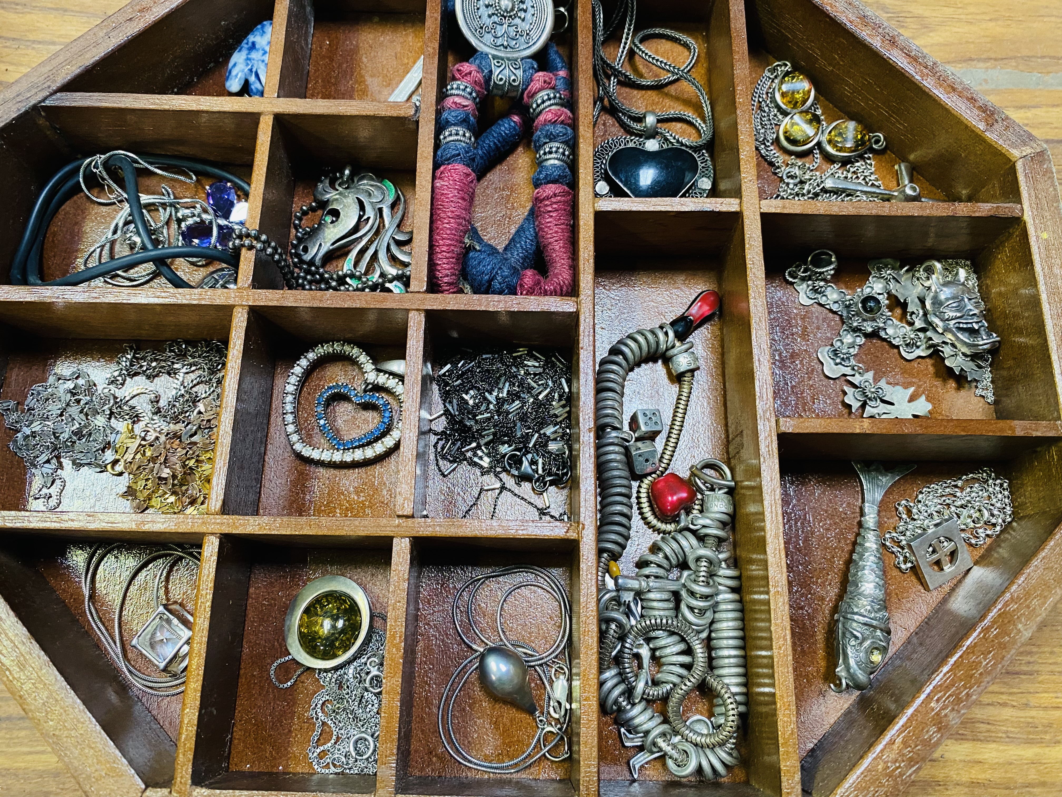 Quantity of silver and white metal necklaces and pendants.