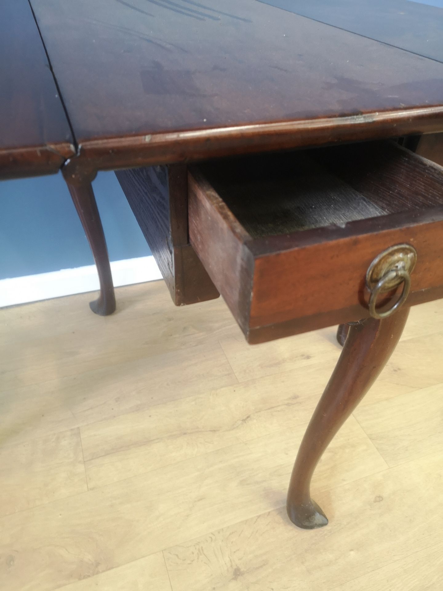 19th century mahogany gateleg table - Image 5 of 5