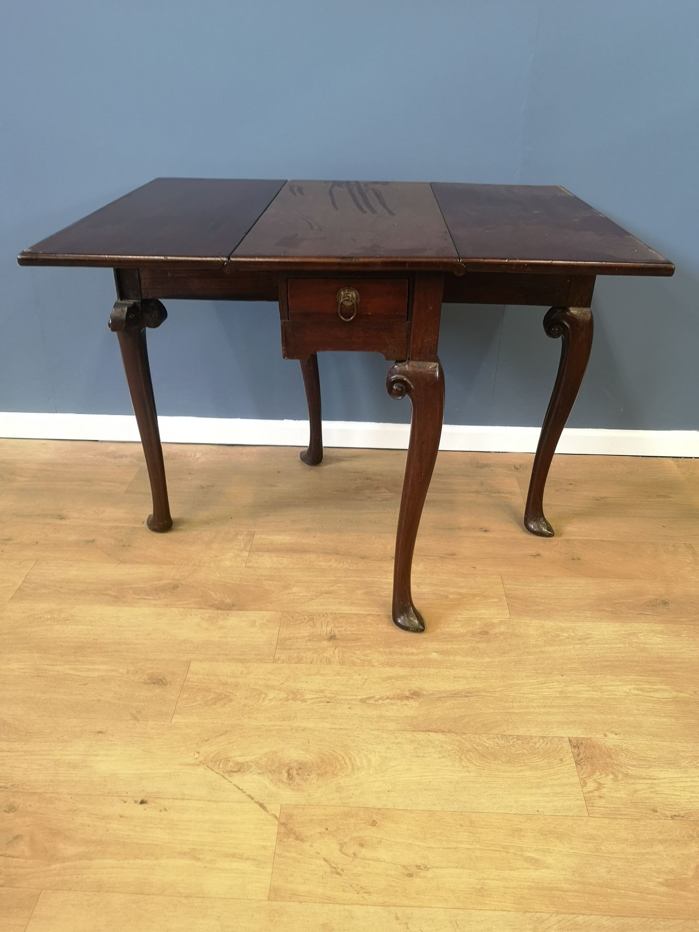 19th century mahogany gateleg table - Image 3 of 5