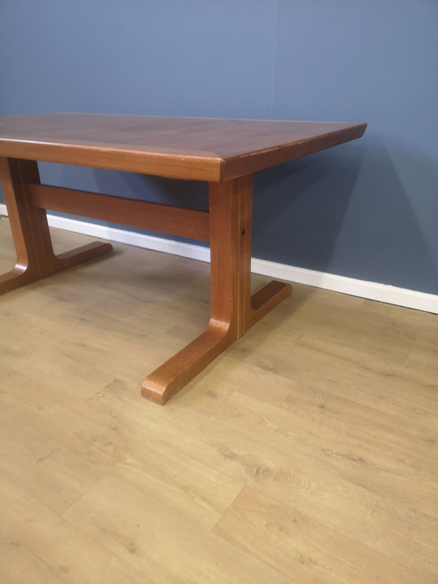 Teak extending dining table - Image 3 of 5