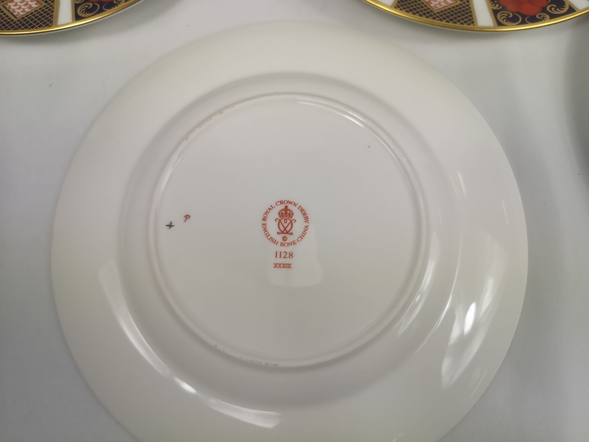 Eight Royal Crown Derby Imari pattern side plates - Image 4 of 4