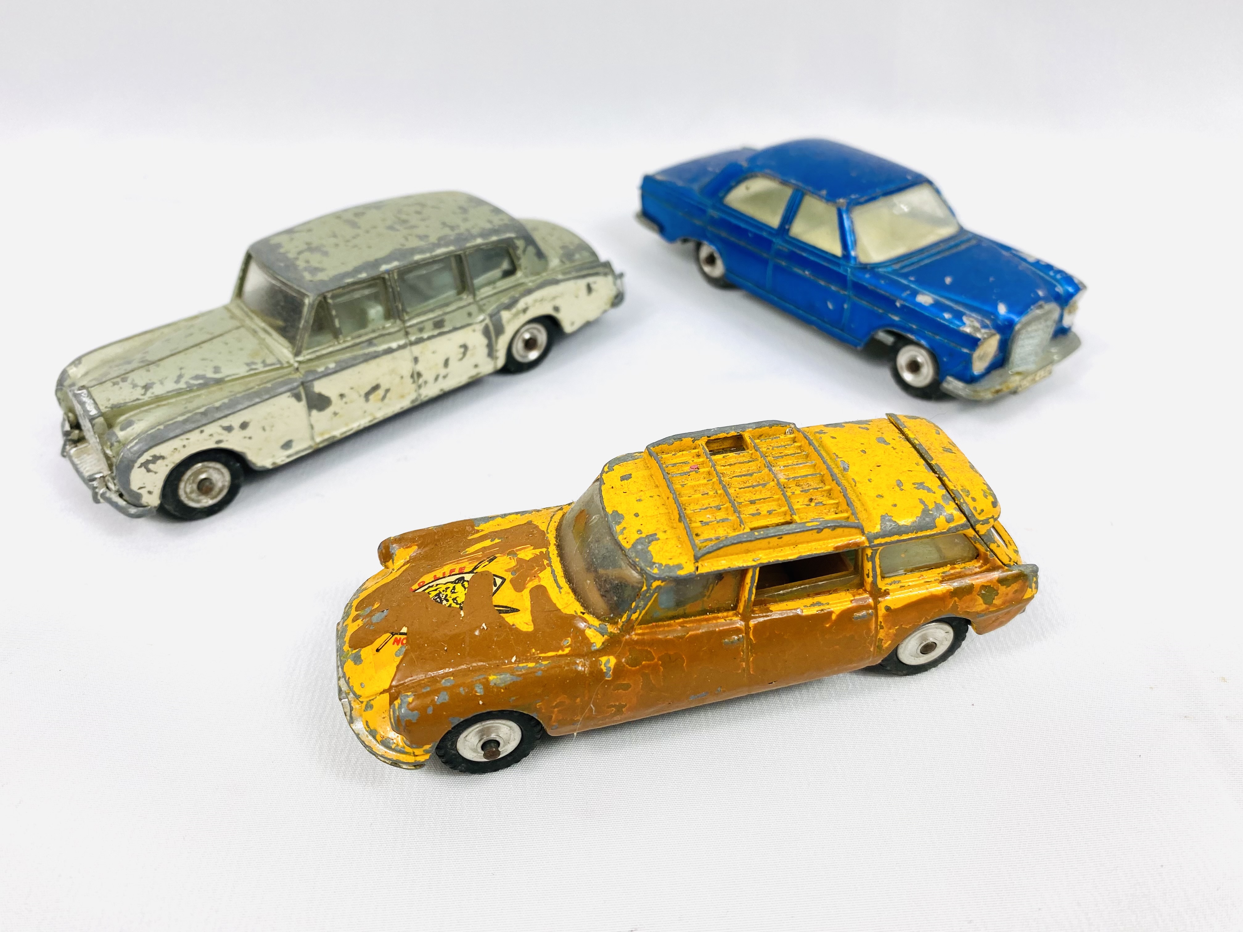 A quantity of die-cast toy vehicles