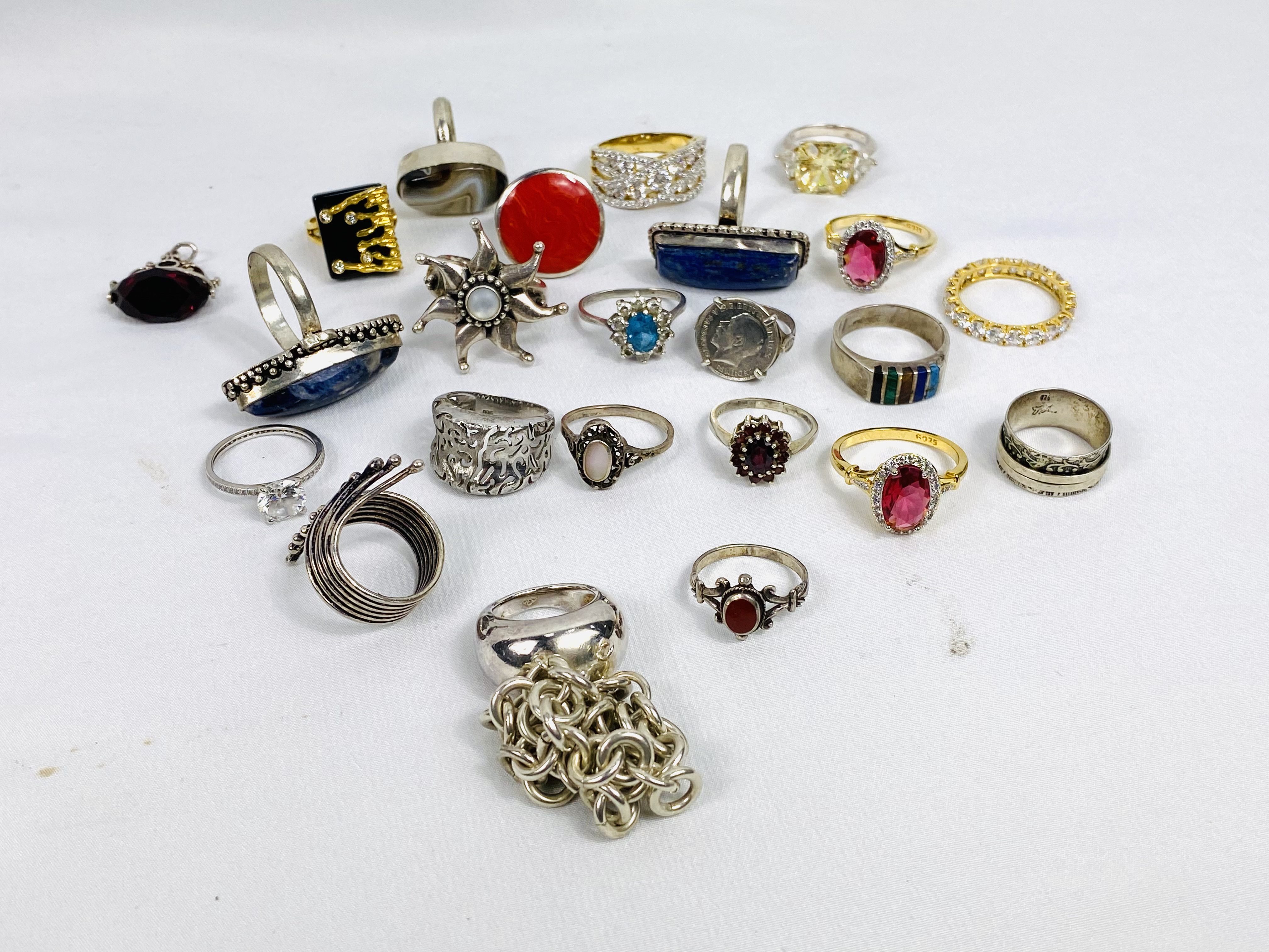 Quantity of mostly silver and white metal rings.