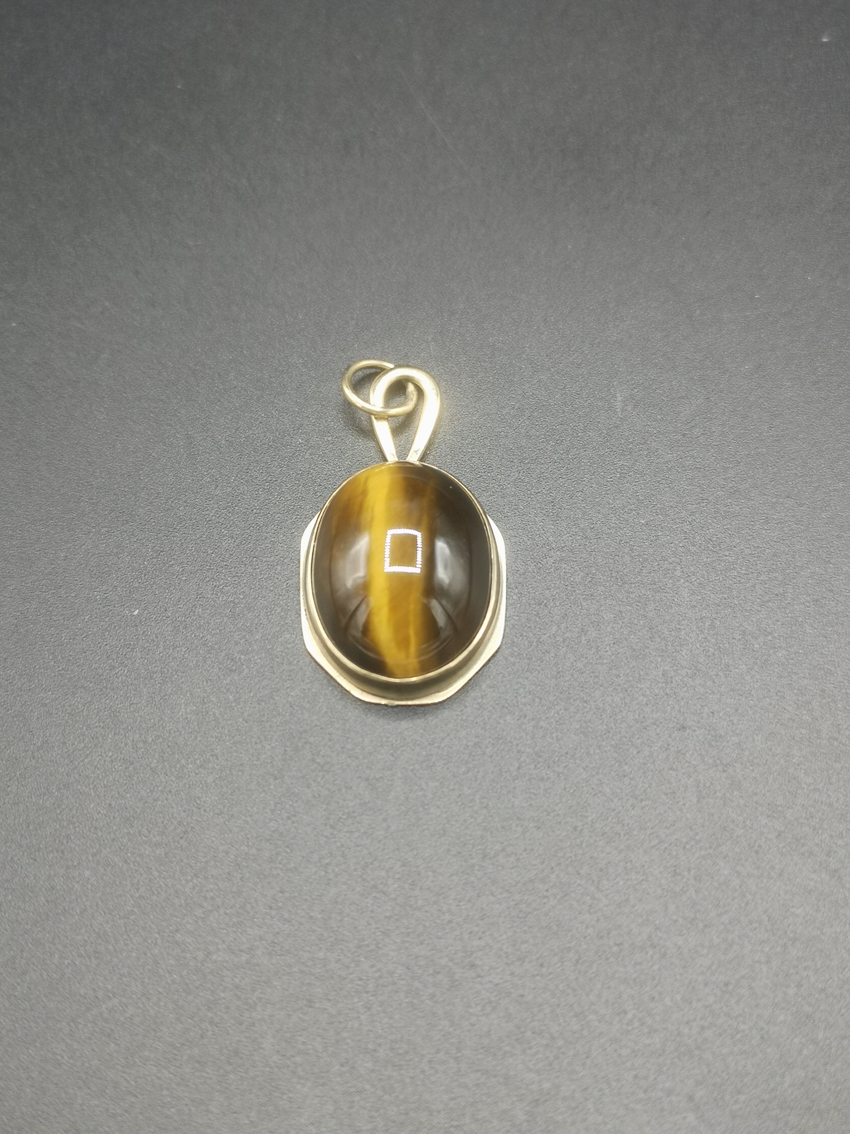 9ct gold pendant set with a tiger's eye - Image 3 of 5