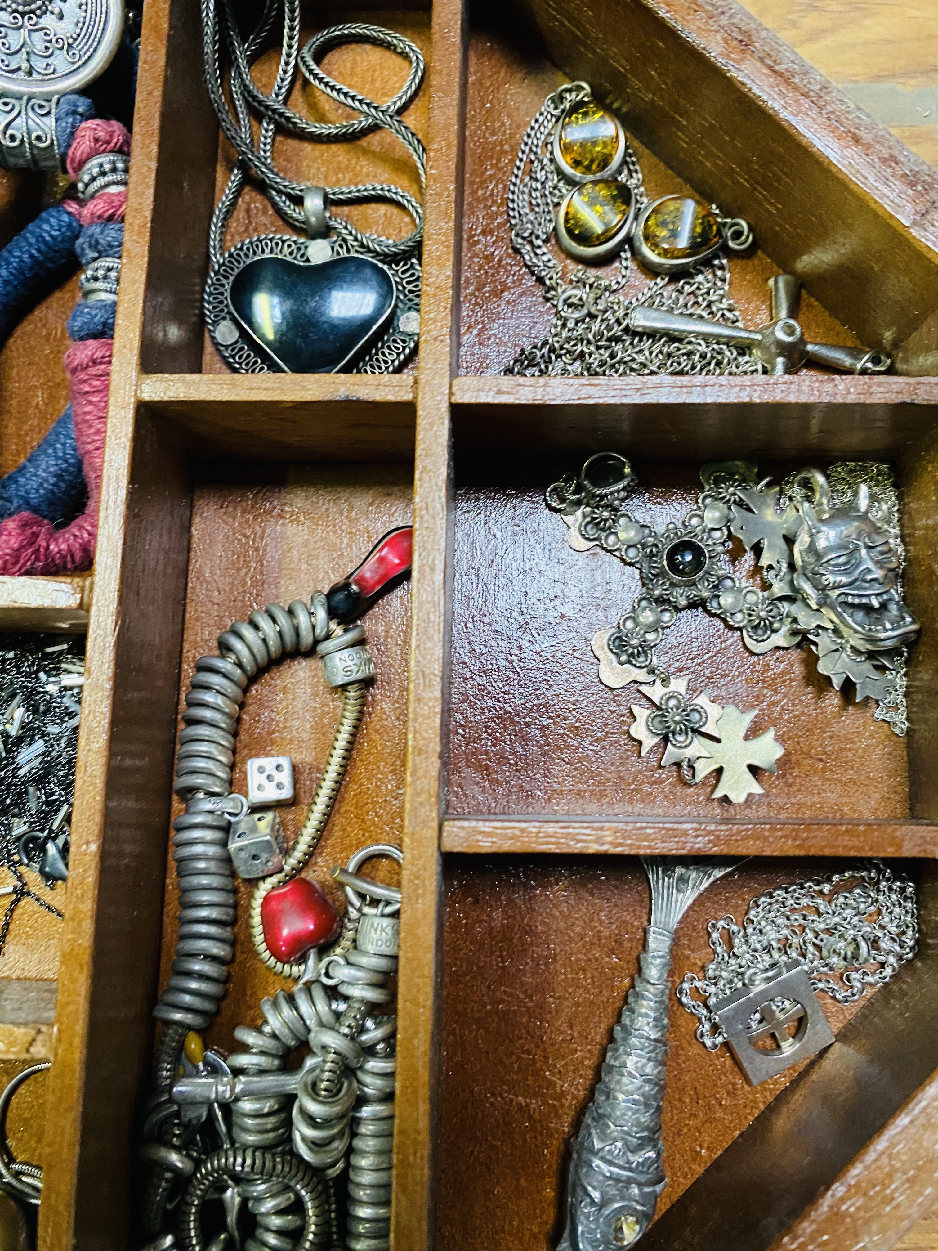 Quantity of silver and white metal necklaces and pendants. - Image 4 of 4