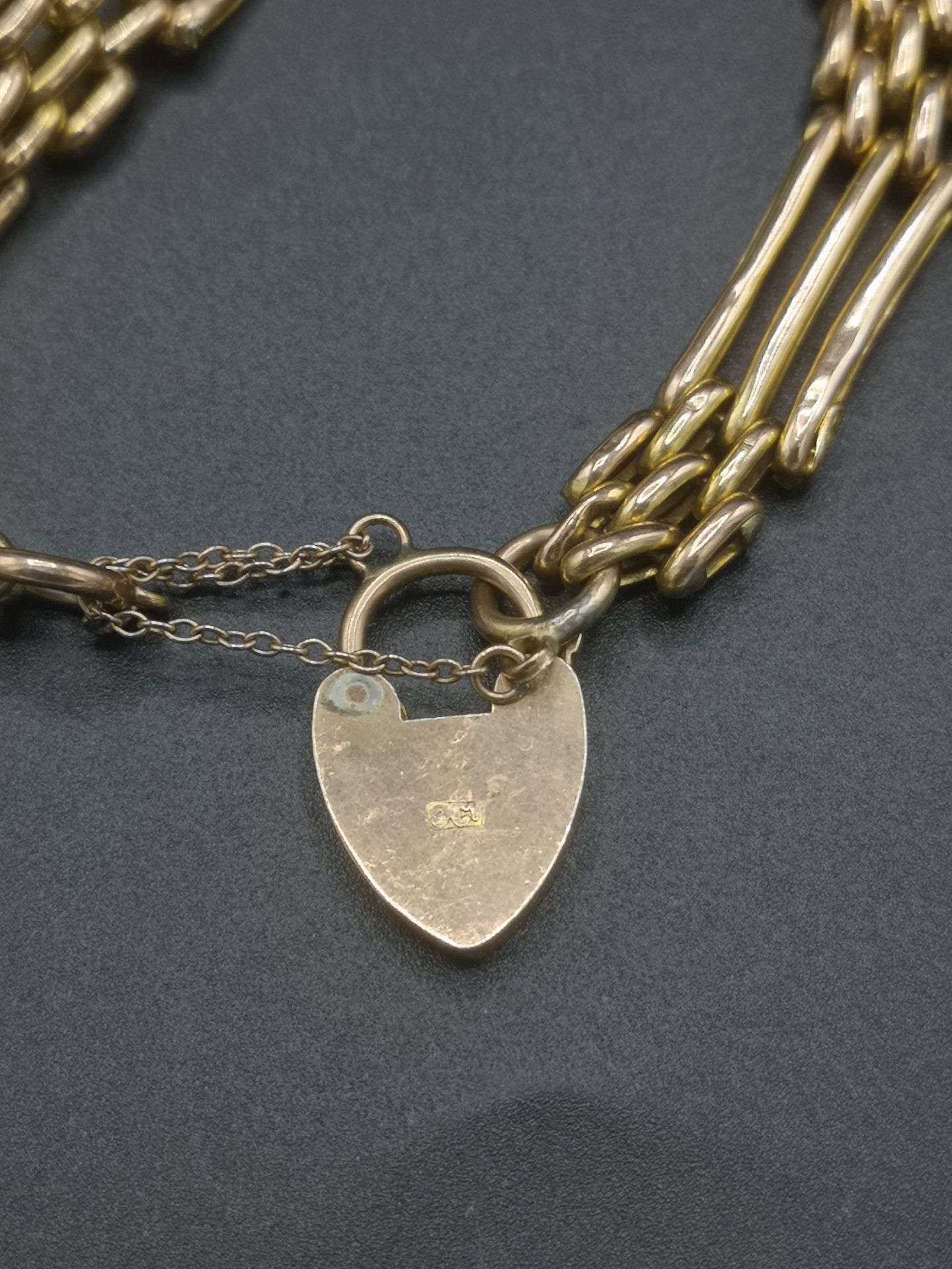 9ct gold gate bracelet with heart shaped padlock - Image 3 of 4