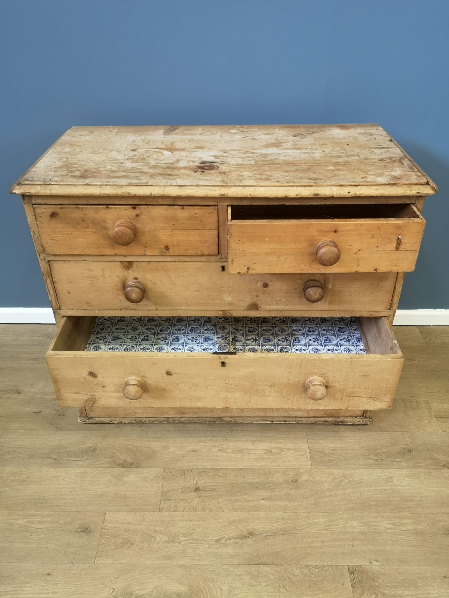 Pine chest of drawers - Image 4 of 4