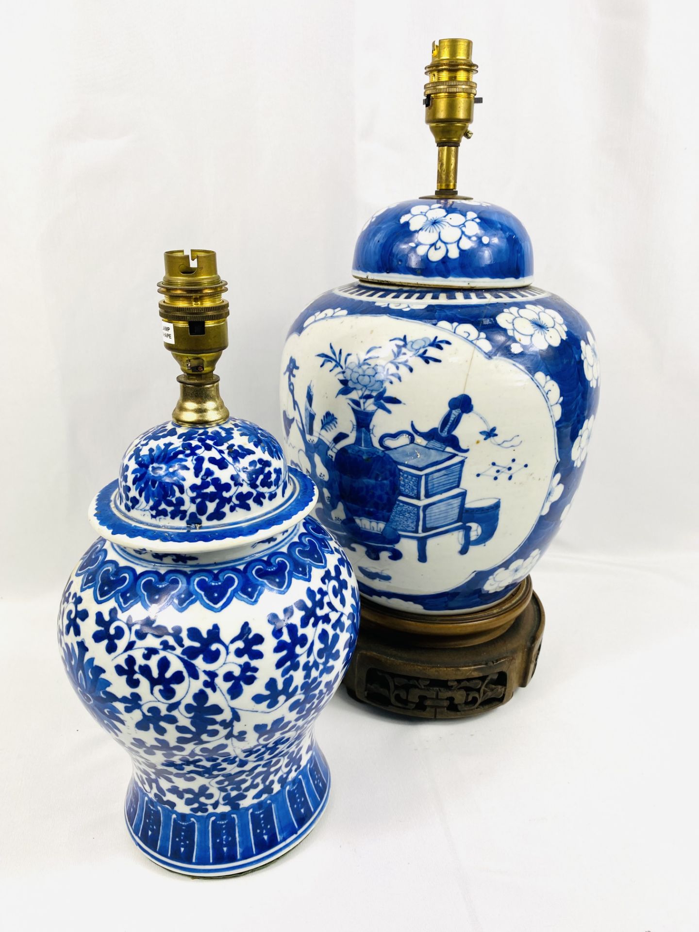 Two blue and white table lamps - Image 3 of 3