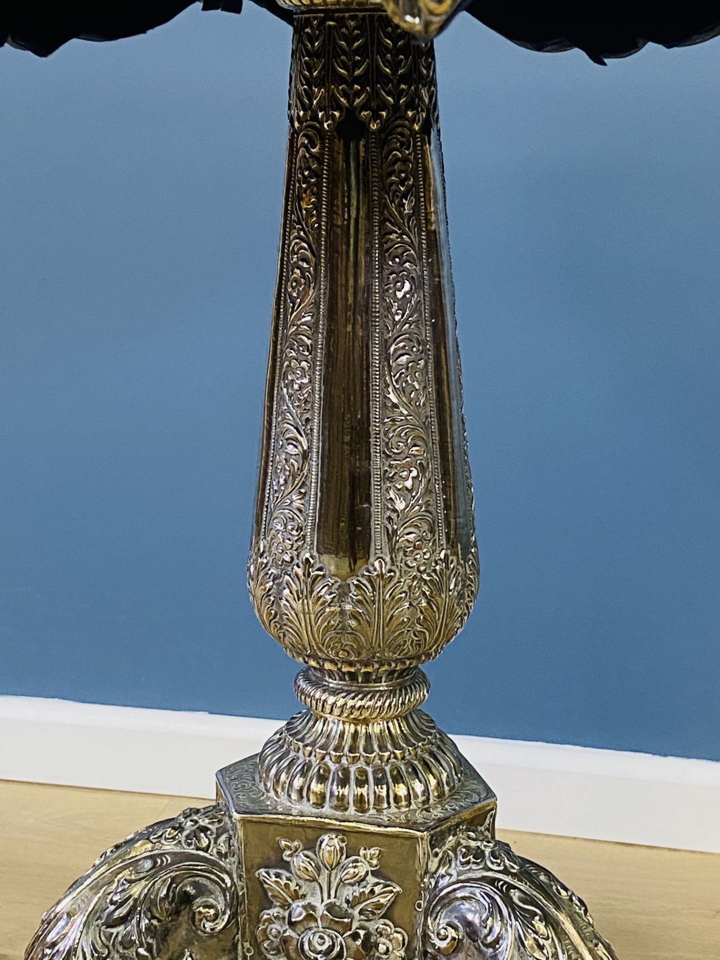 19th century indian silver veneered pedestal table - Image 4 of 8