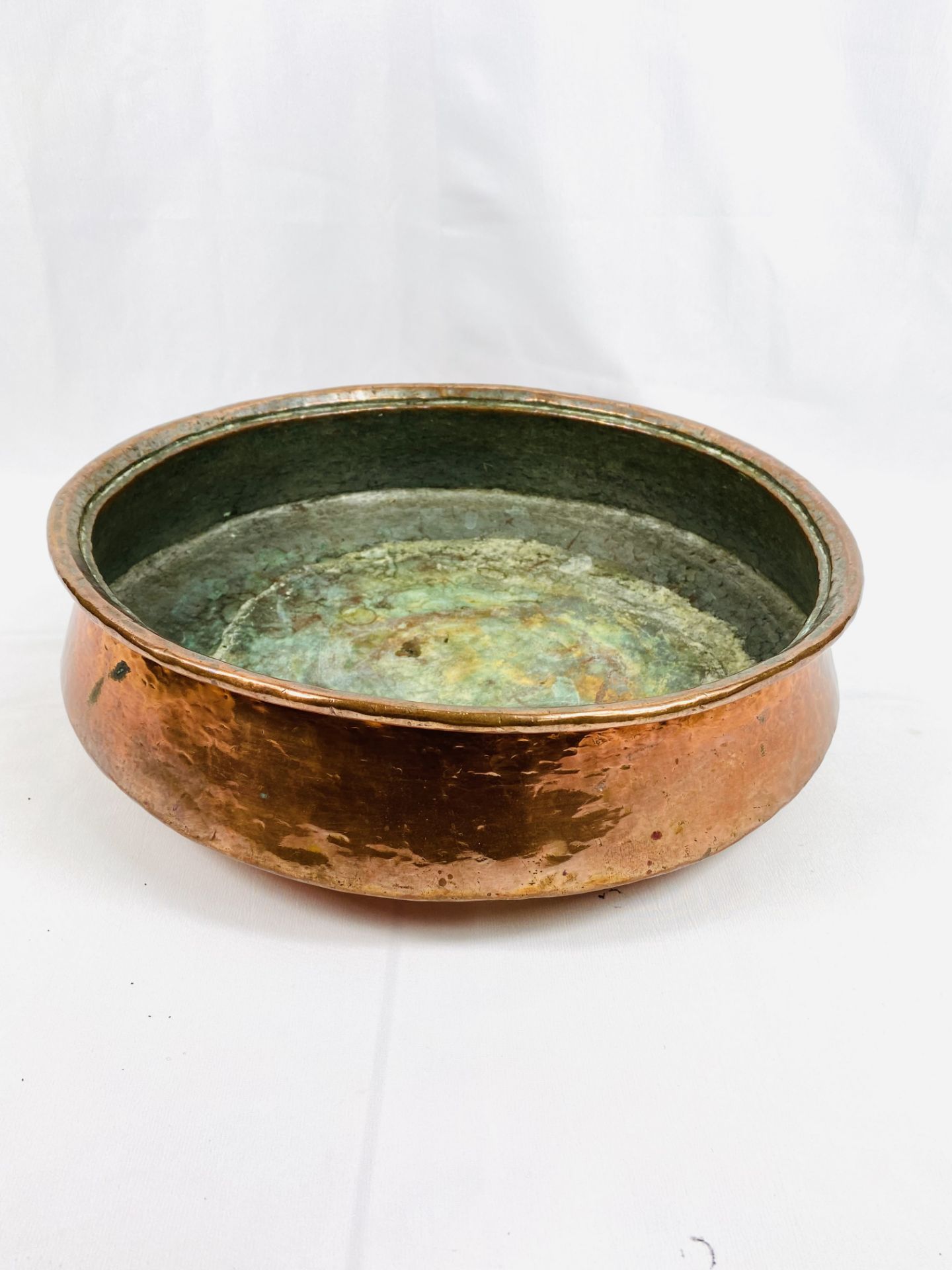 Two copper pans together with a brass jam pan - Image 2 of 4