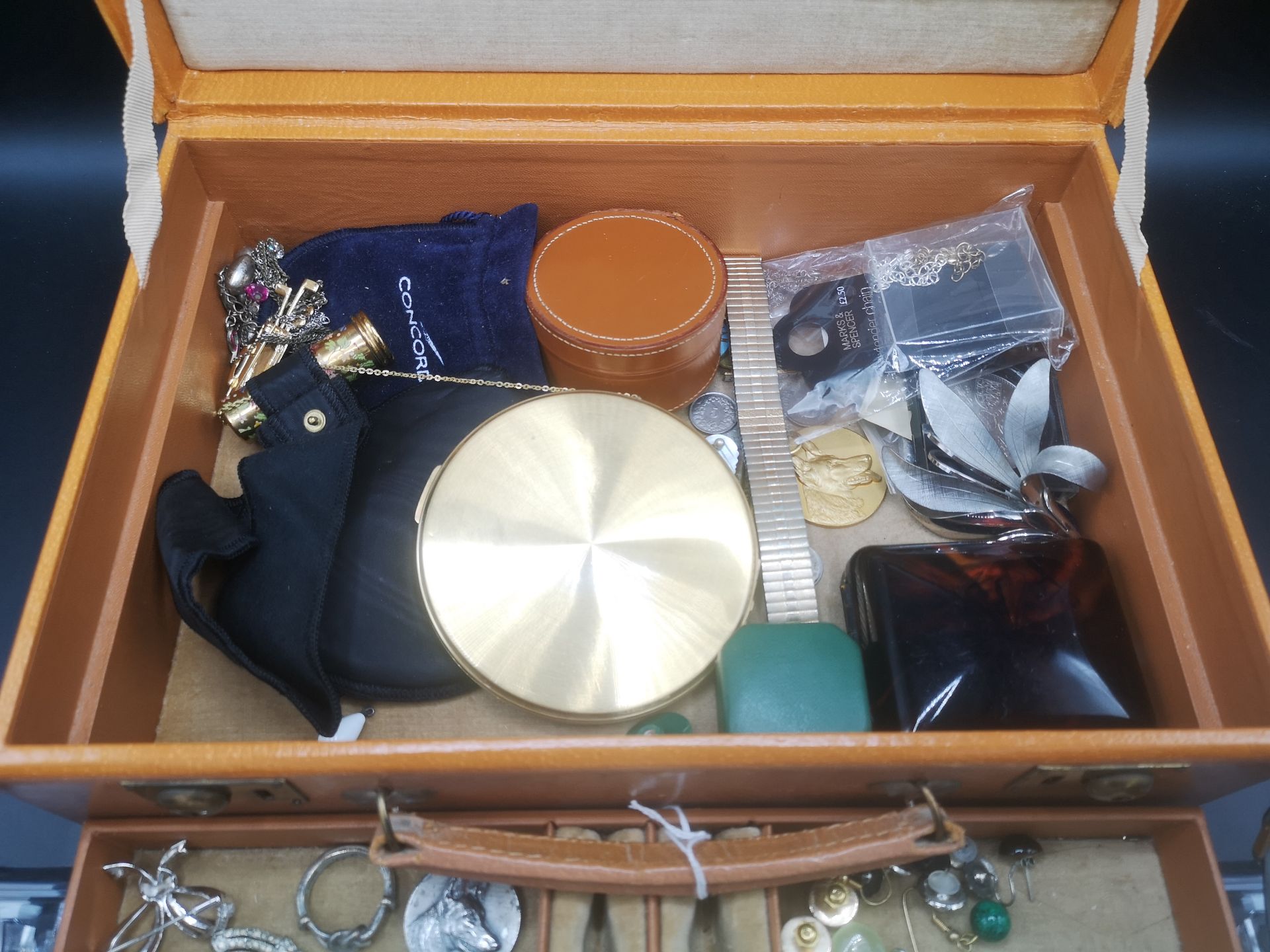 Leather jewellery box containing a quantity of costume jewellery - Image 3 of 5