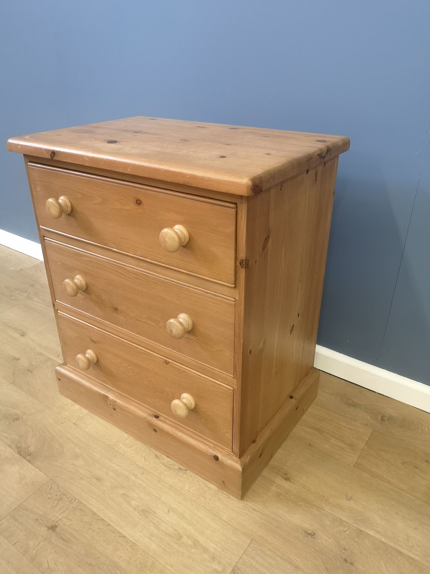 Pine chest of drawers - Image 2 of 4