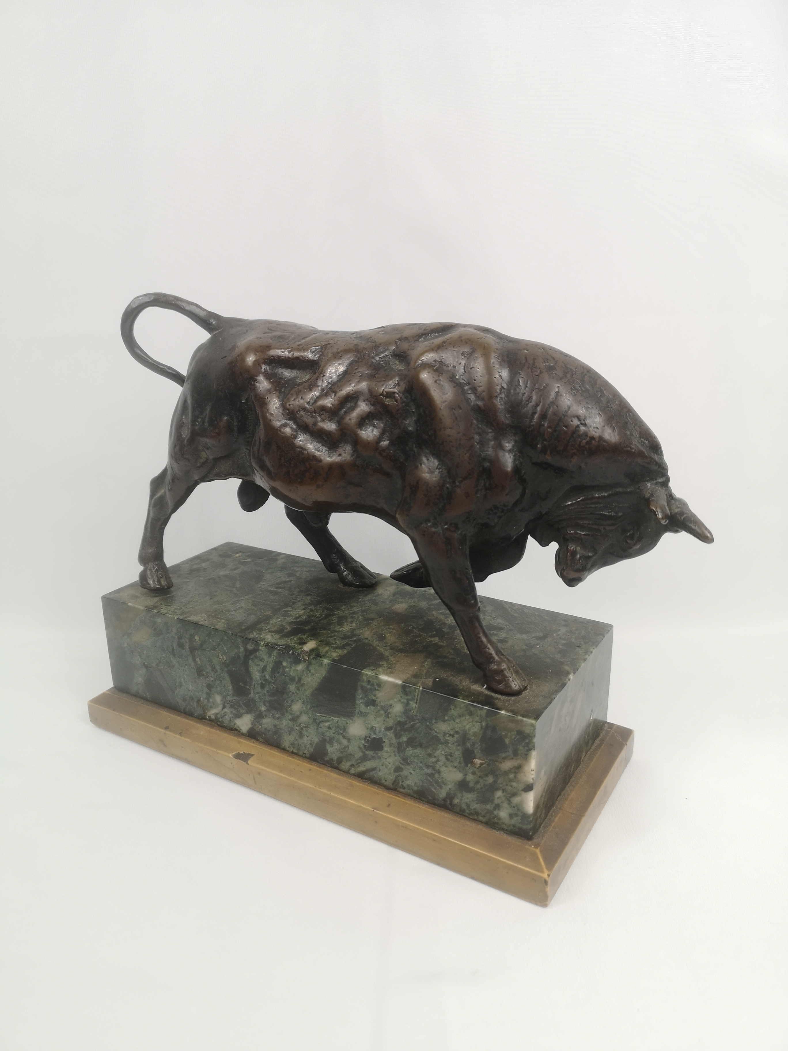 Bronze bull on marble base - Image 3 of 4