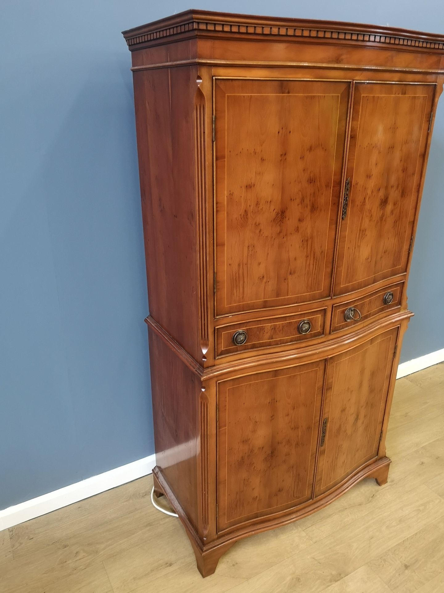 Pine serpentine front cocktail cabinet - Image 3 of 4