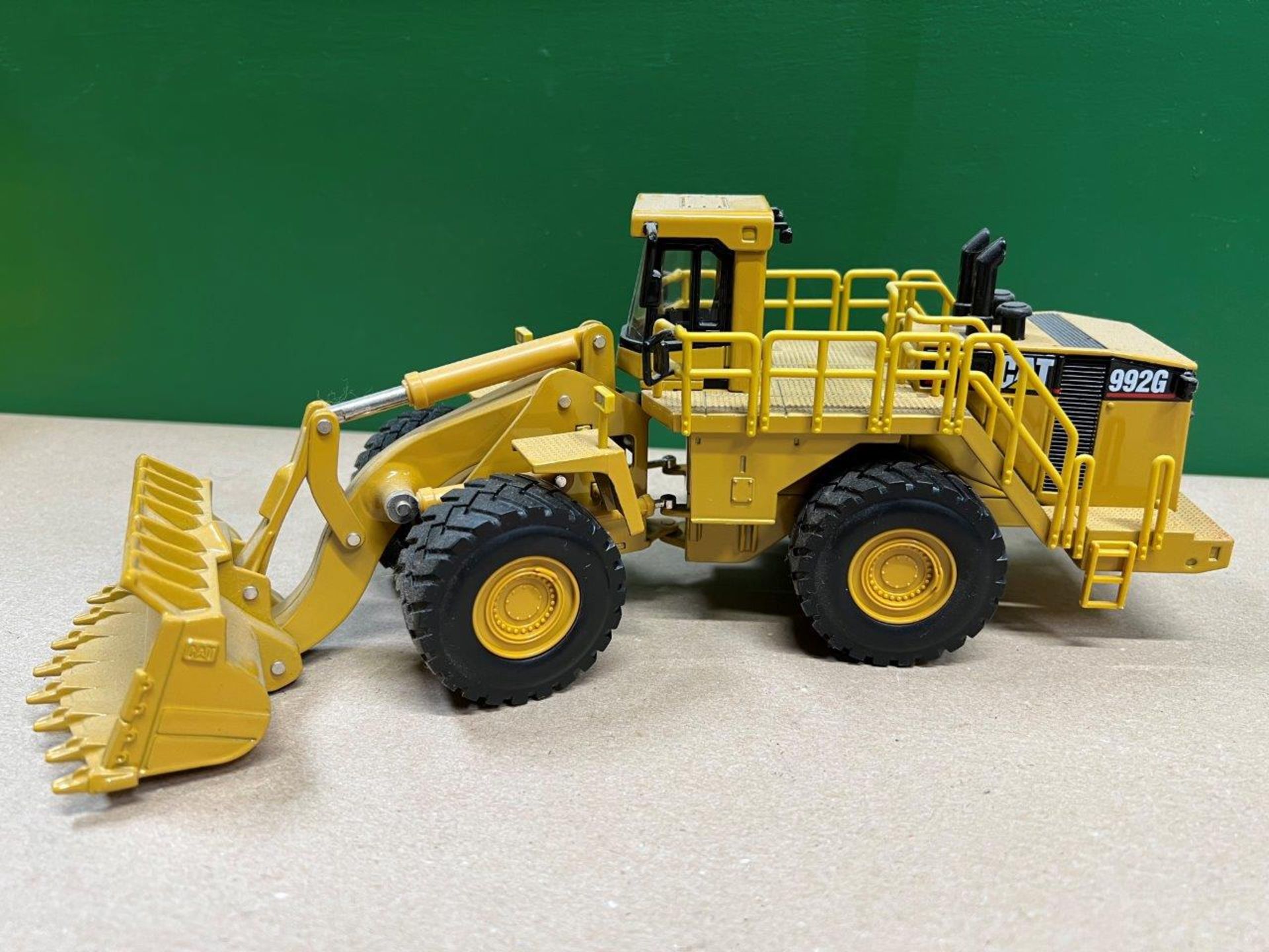 Caterpillar 992G Wheel Loader - Image 2 of 5