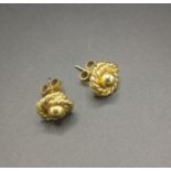 9ct gold pair or earrings