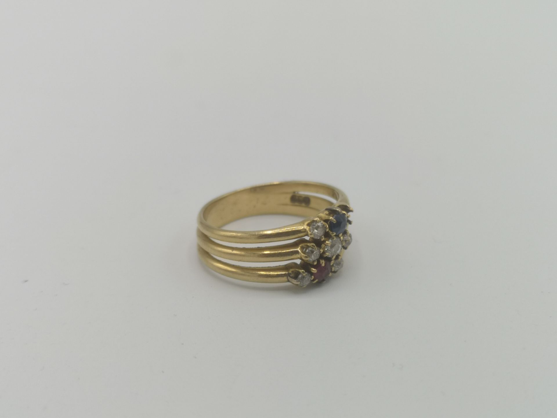 18ct gold triple ring set with six diamonds, a ruby and a sapphire - Image 3 of 4