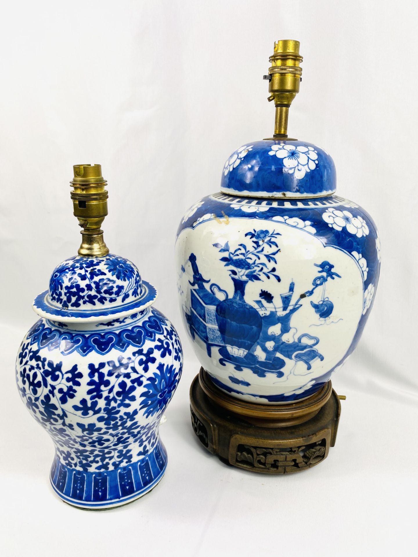 Two blue and white table lamps - Image 2 of 3