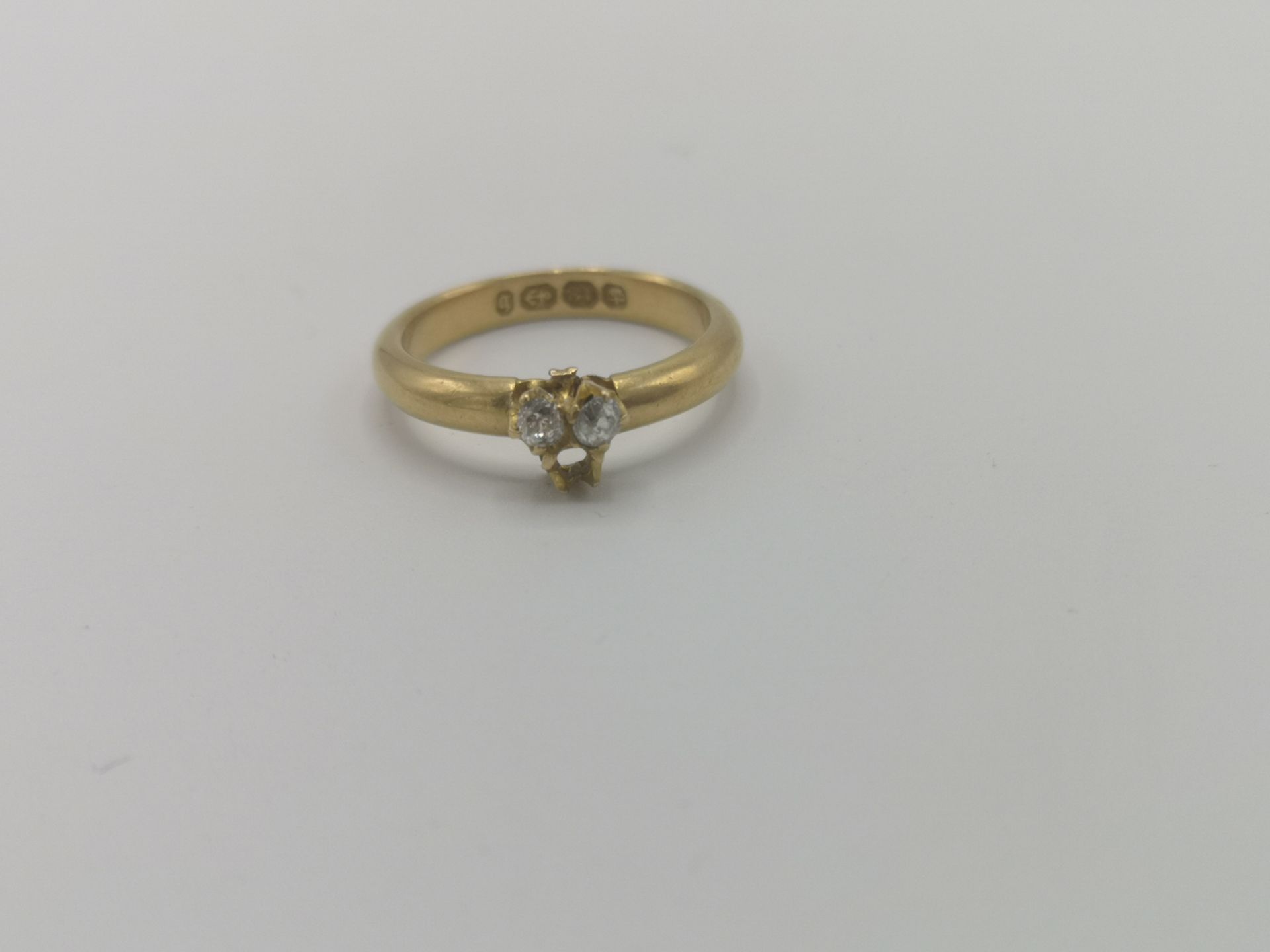 Two 18ct gold rings together with a 9ct gold ring - Image 5 of 5