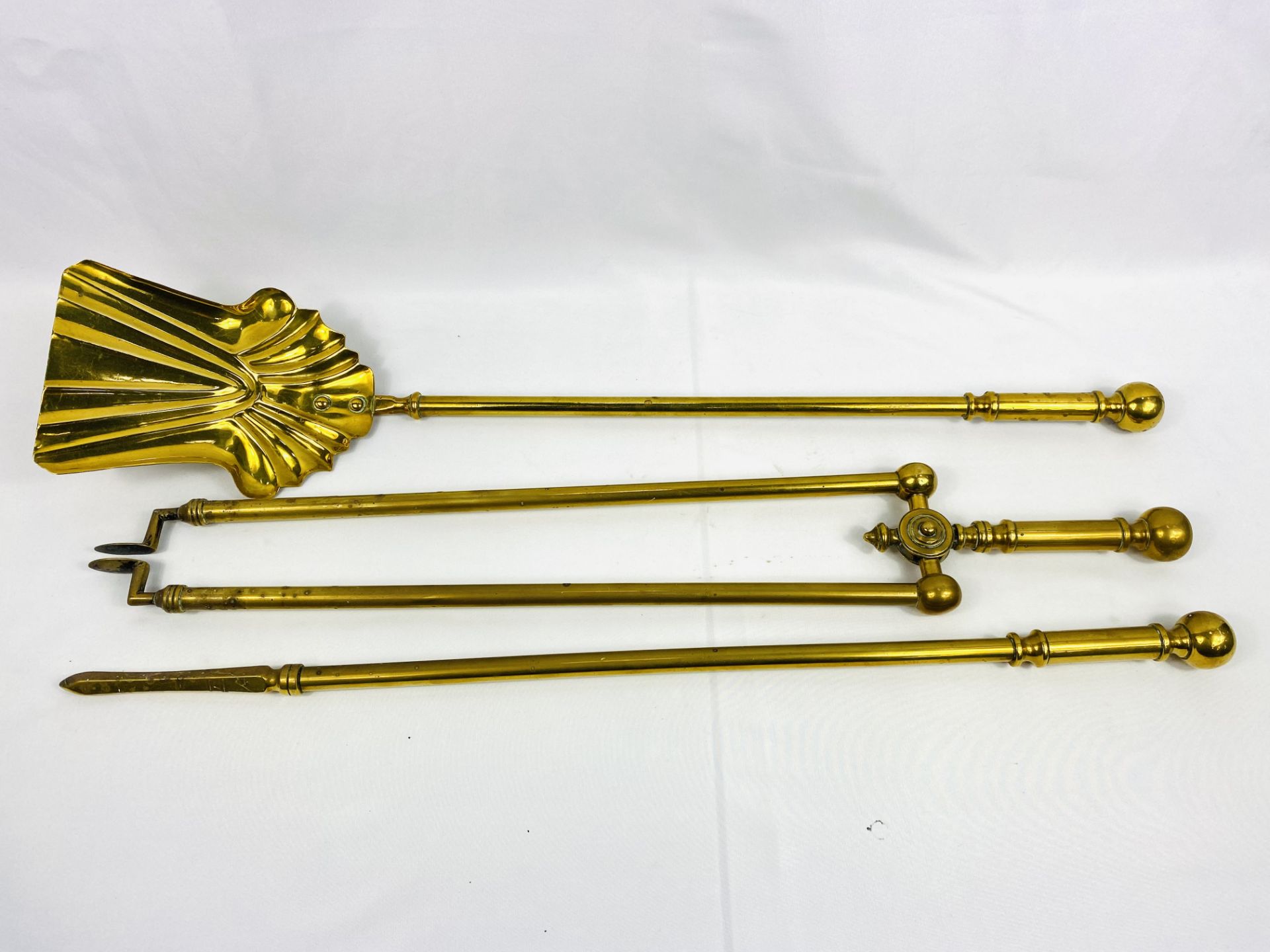 Set of brass fire irons - Image 2 of 3