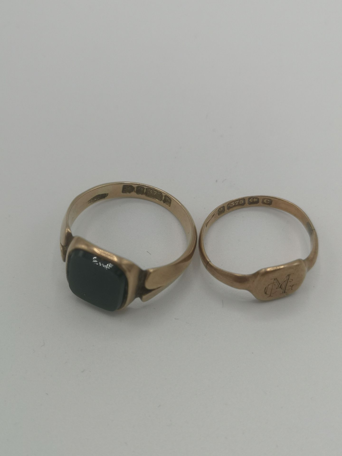Two 9ct gold signet rings - Image 4 of 4