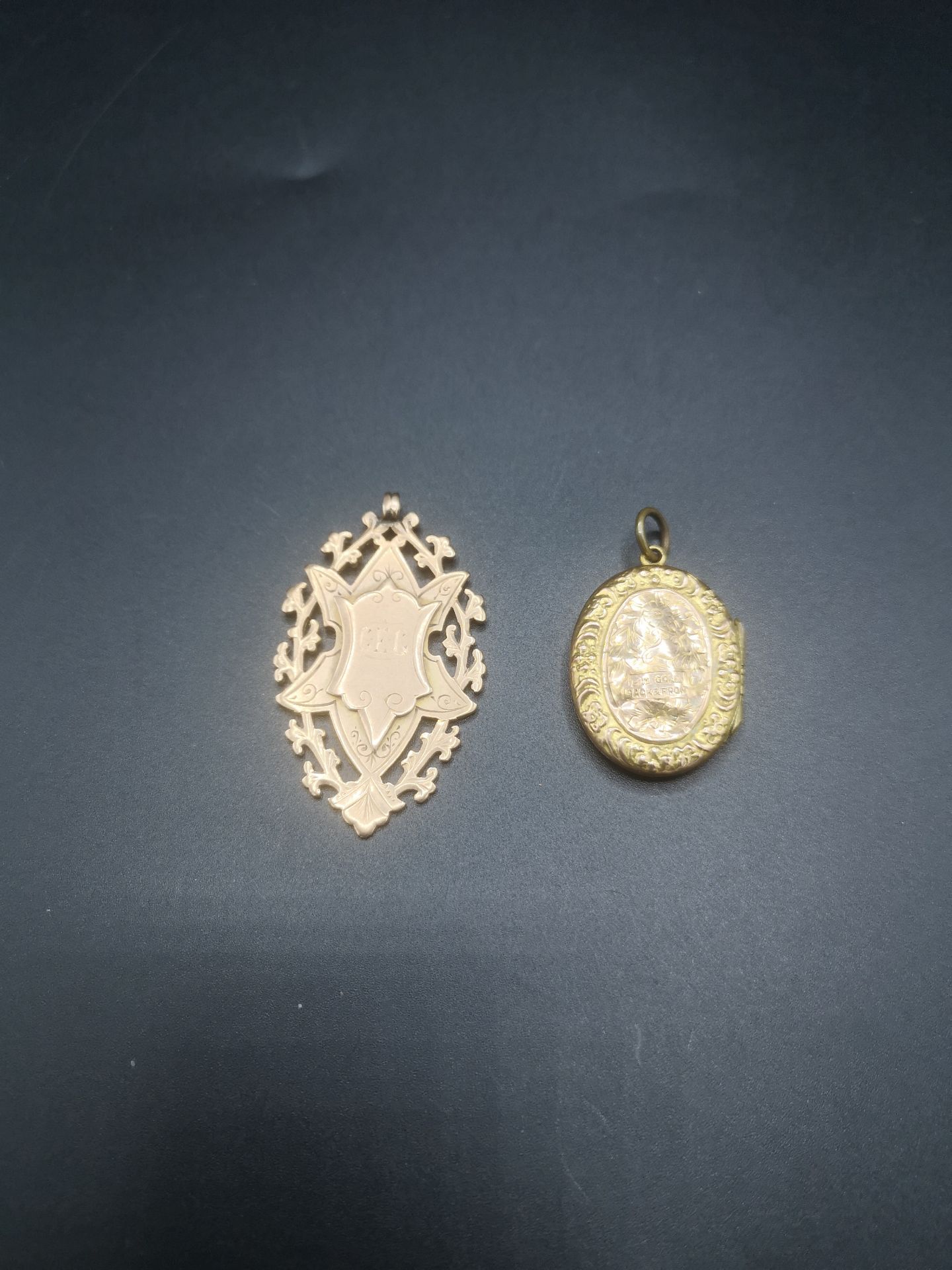 Victorian 9ct gold pendant together with a 9ct gold locket - Image 3 of 5