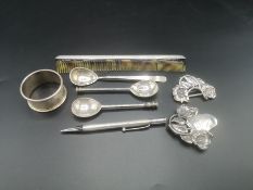 A quantity of silver items