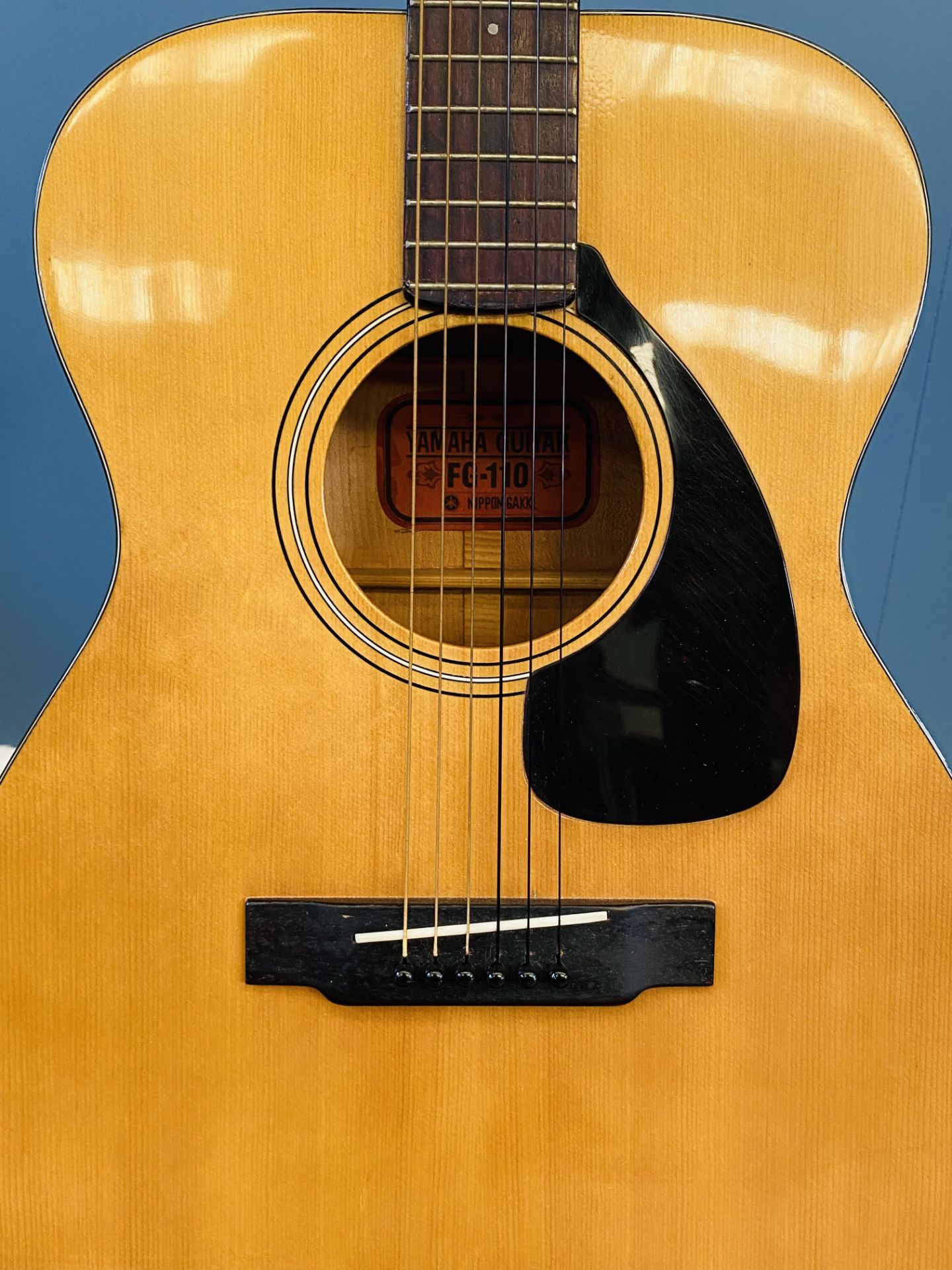 Yamaha FG-10 acoustic guitar in case - Image 3 of 4
