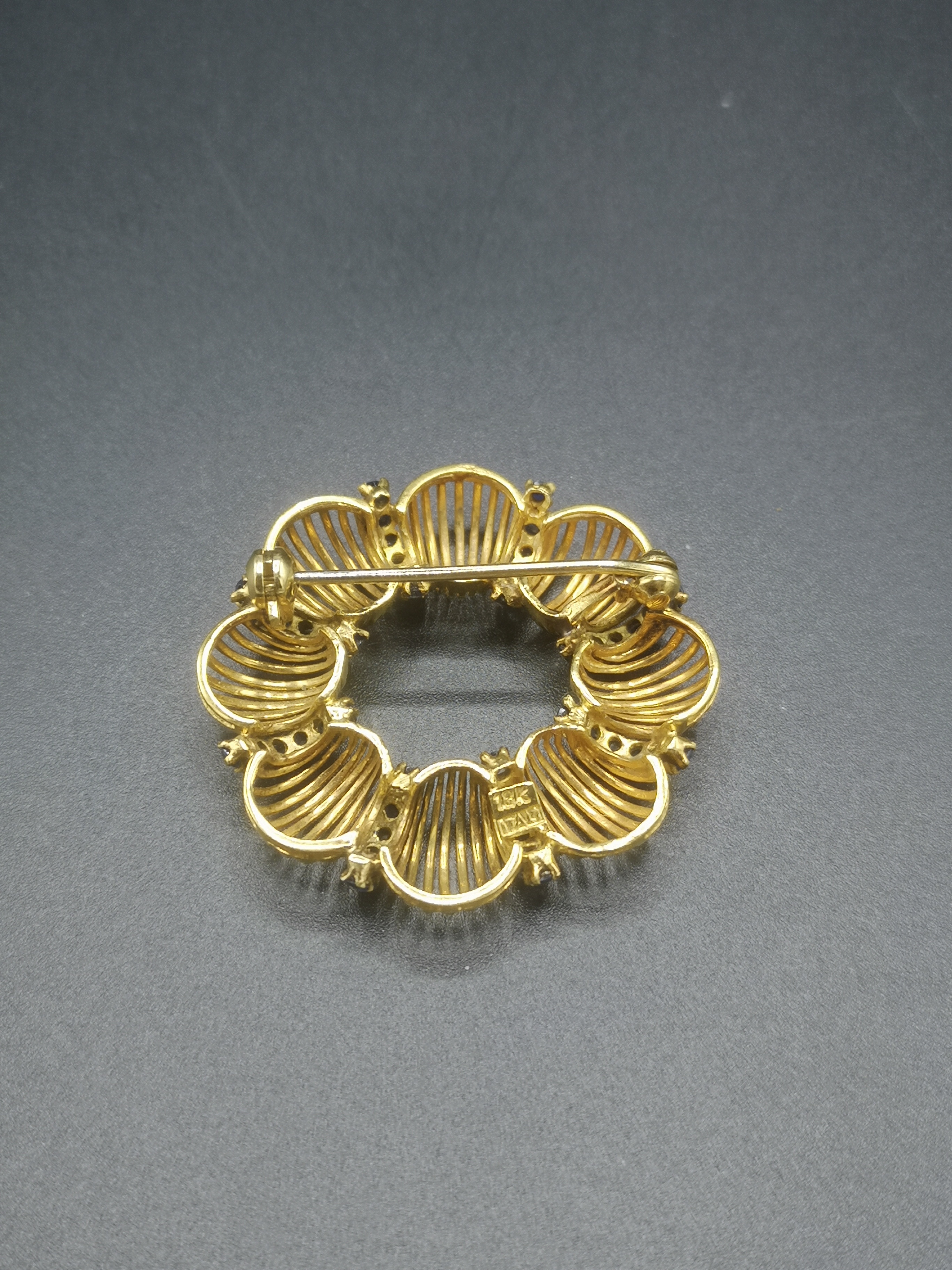 Italian 18ct gold brooch set with sapphires - Image 3 of 4