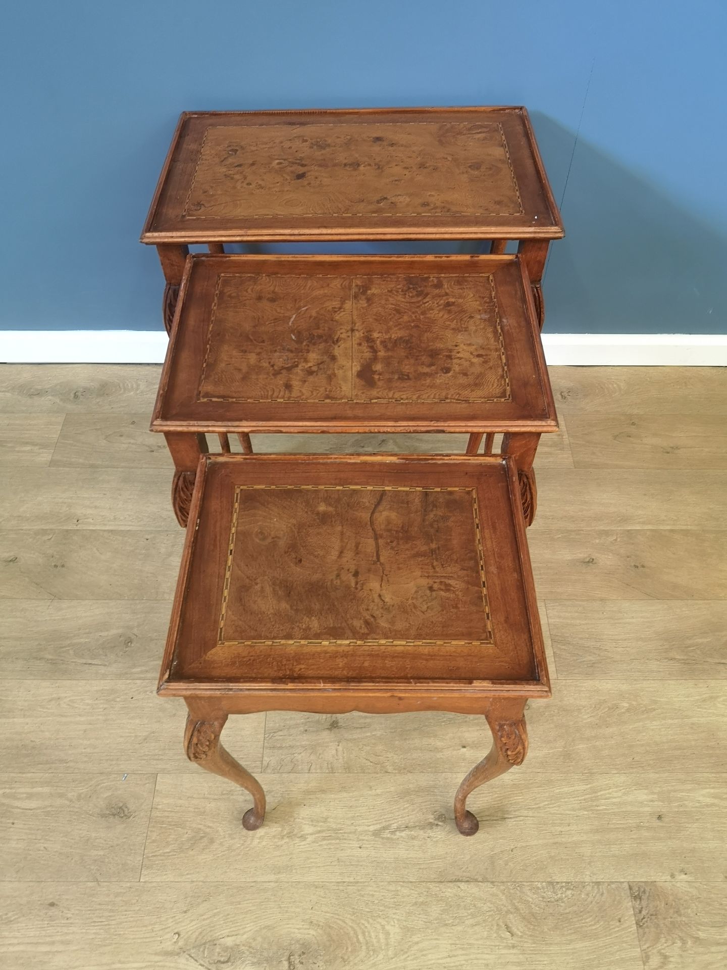 Mahogany nest of three tables - Image 3 of 4