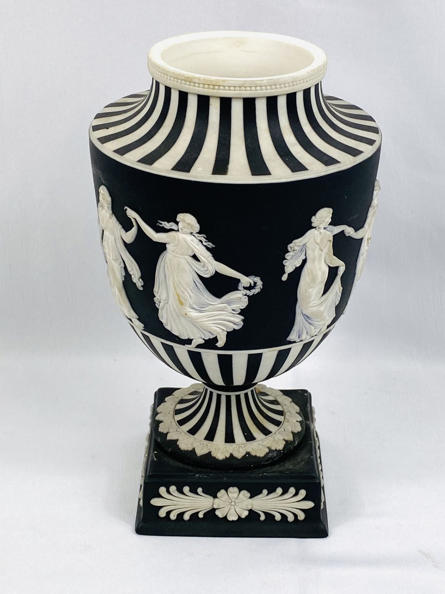 Jasperware urn - Image 3 of 3