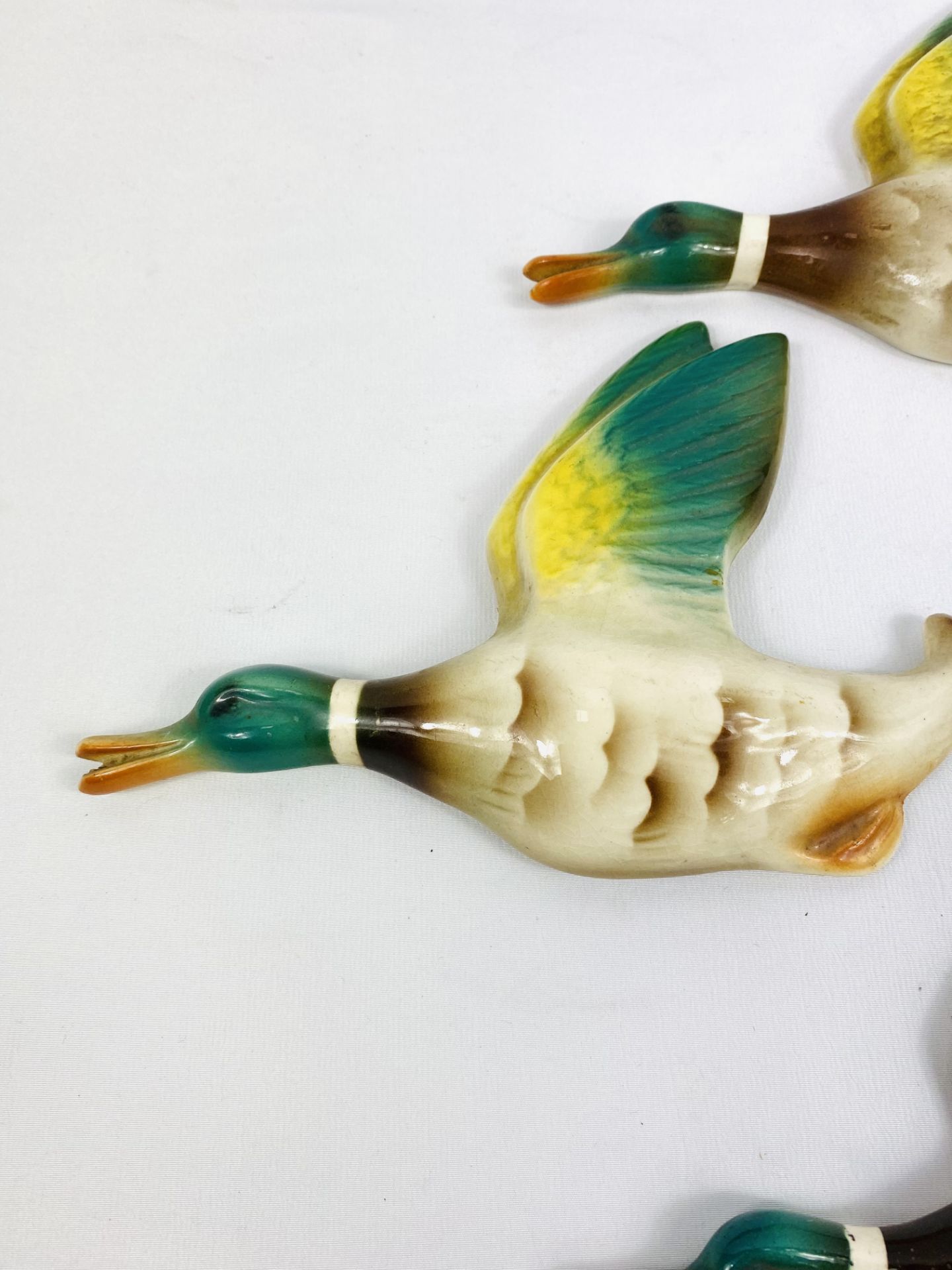 Four graduated ceramic flying ducks - Image 2 of 3