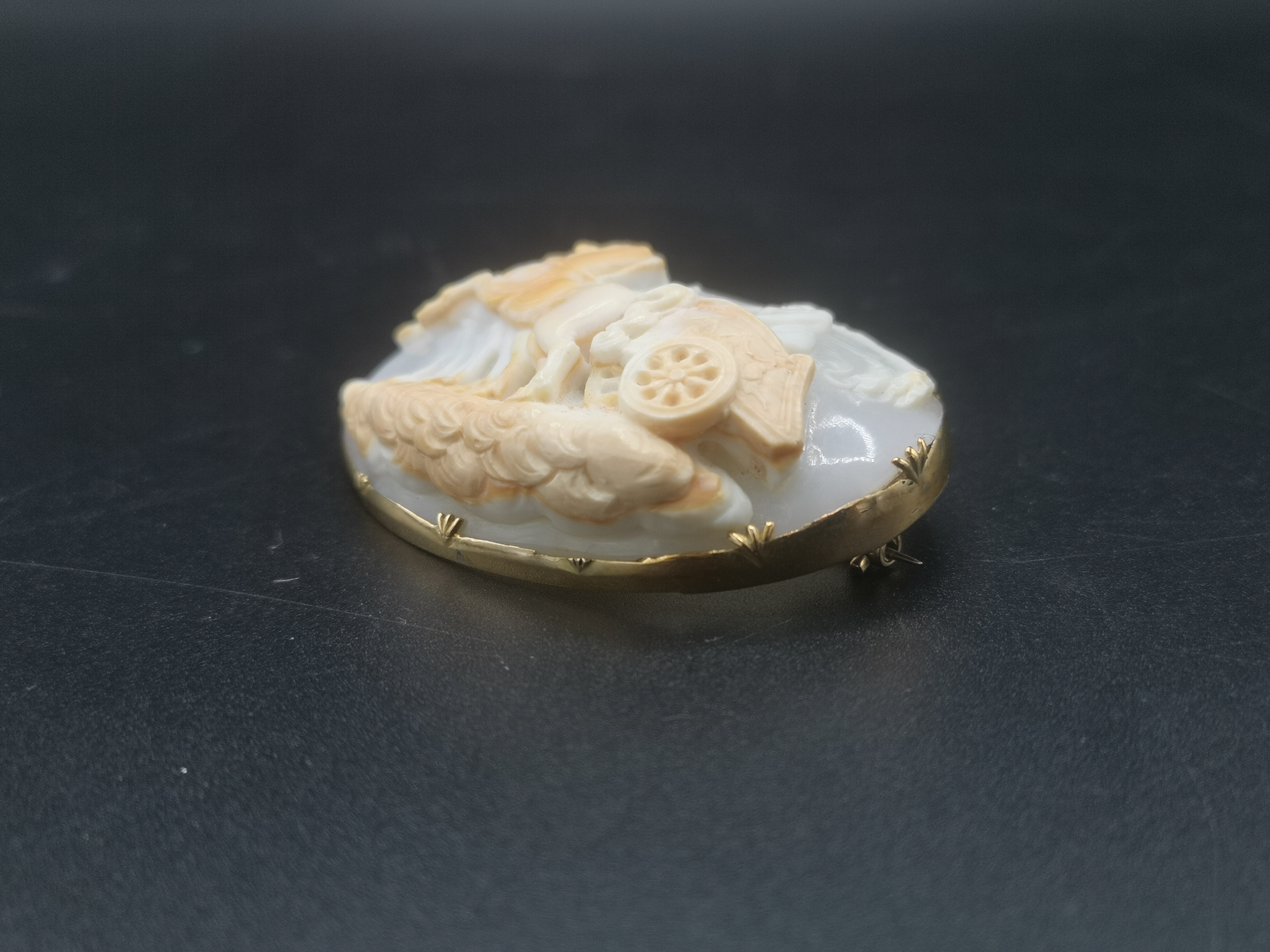 Carved cameo brooch - Image 4 of 4