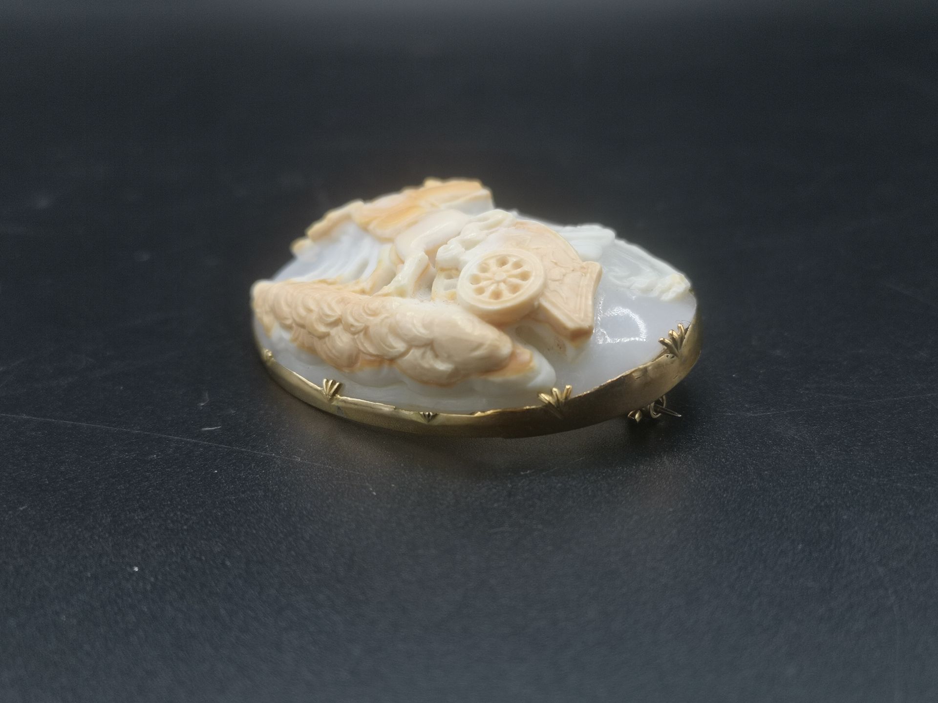 Carved cameo brooch - Image 4 of 4