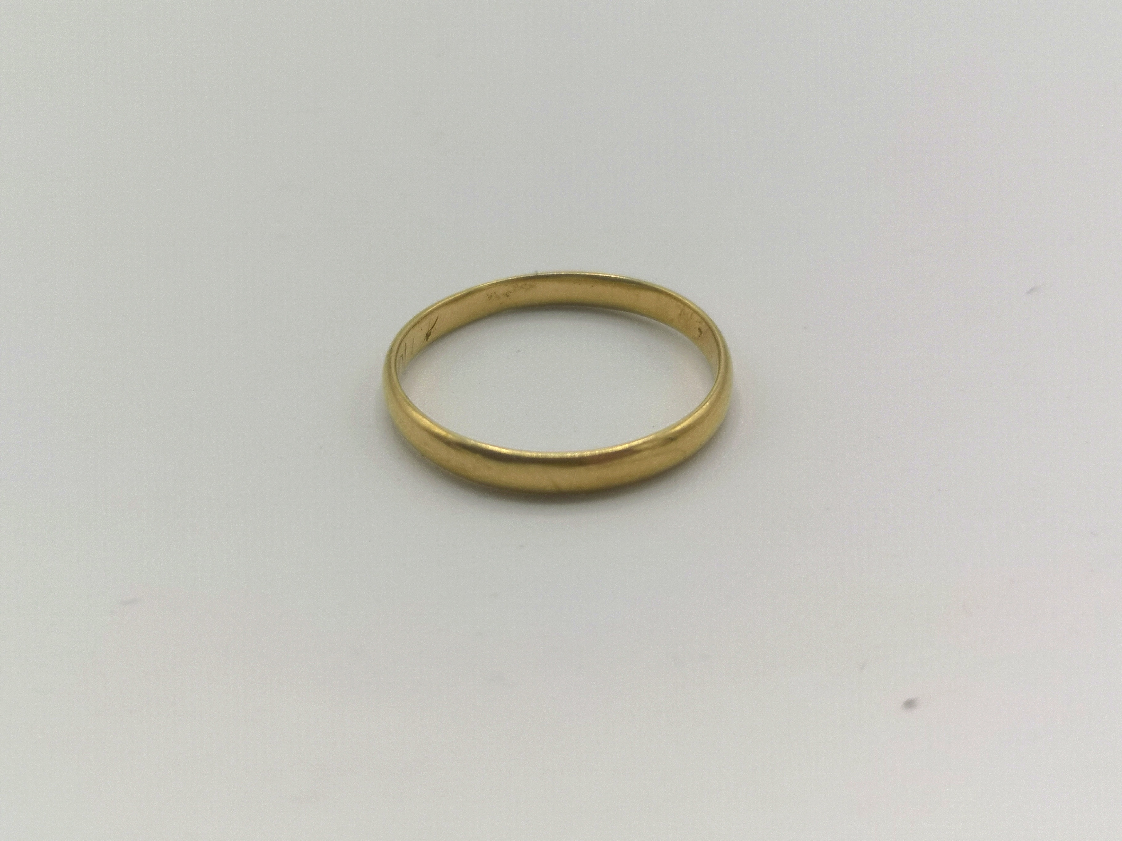 18ct white gold band together with a yellow metal band - Image 3 of 3