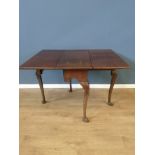 Mahogany gateleg table