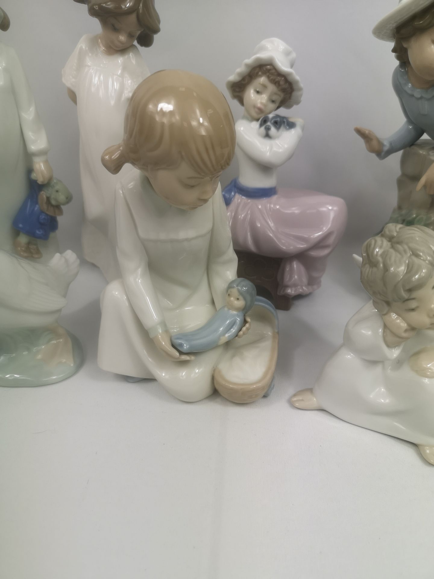Seven Nao figurines - Image 6 of 7