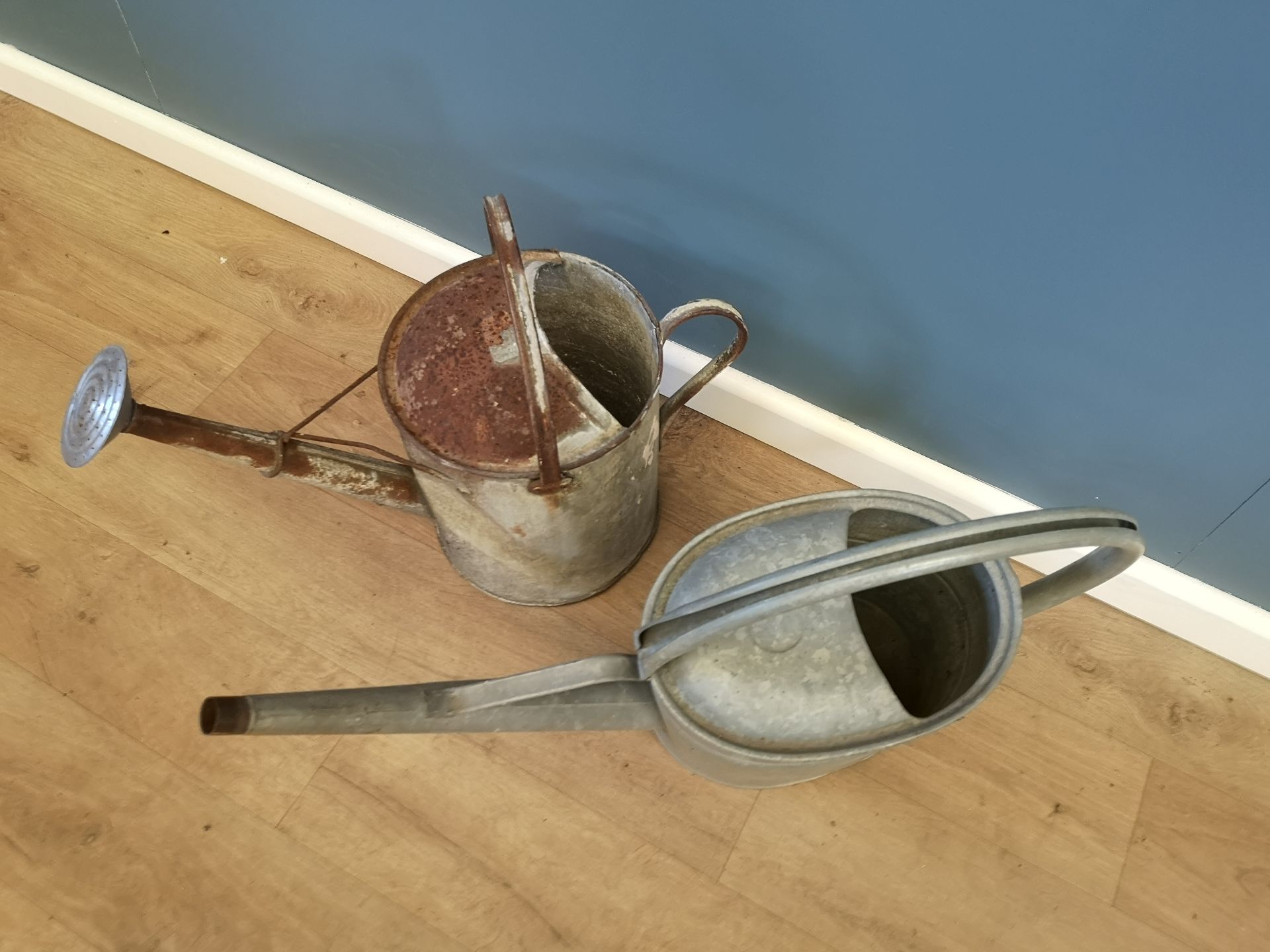 Two galvanised watering cans - Image 4 of 4